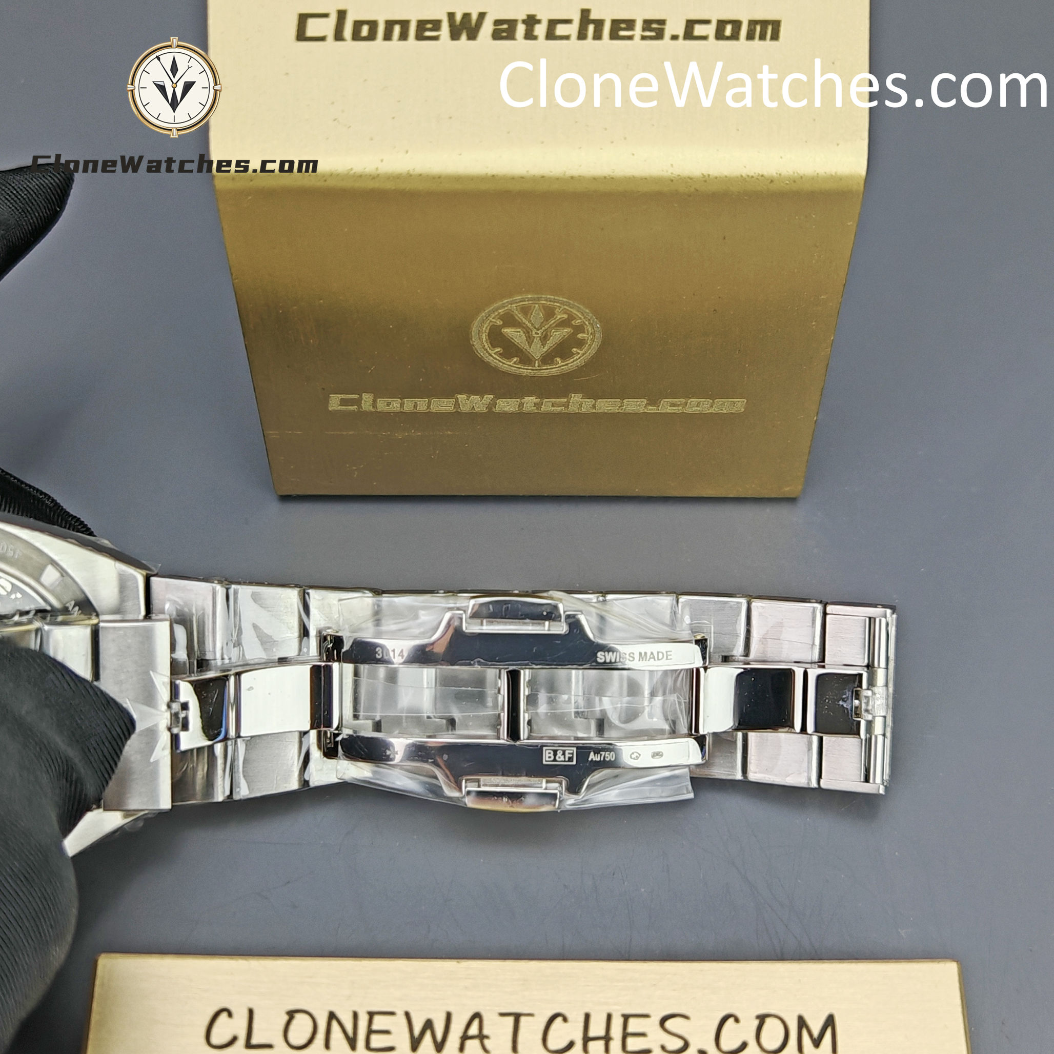 Vacheron Constantin Super Clone Watches 1:1 Overseas 4500V/110A-B146 Coffee Dial