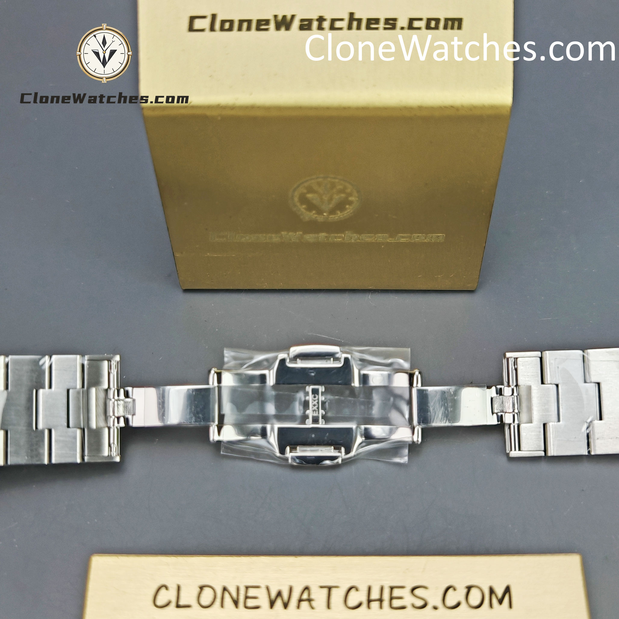 Vacheron Constantin Super Clone Watches 1:1 Overseas Dual Time 7920V/210A-B546 Black Dial