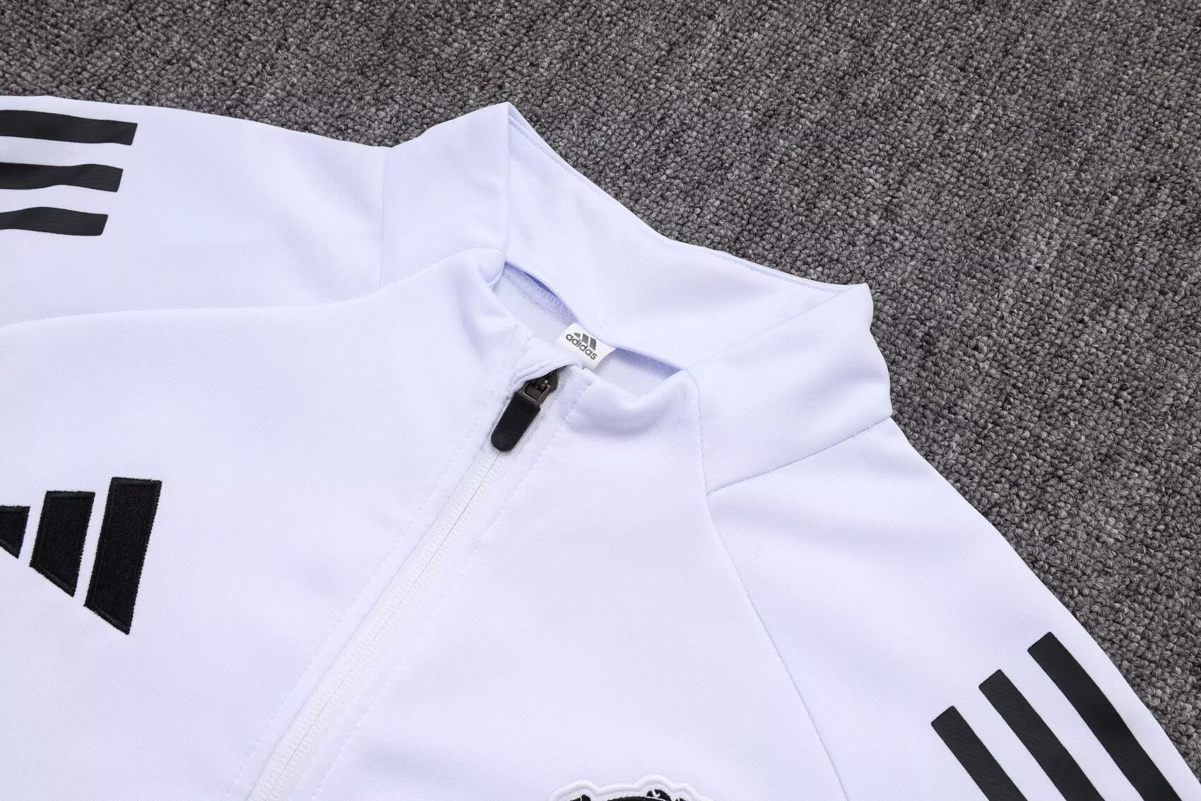 2025/26 Manchester United White Jacket Tracksuit