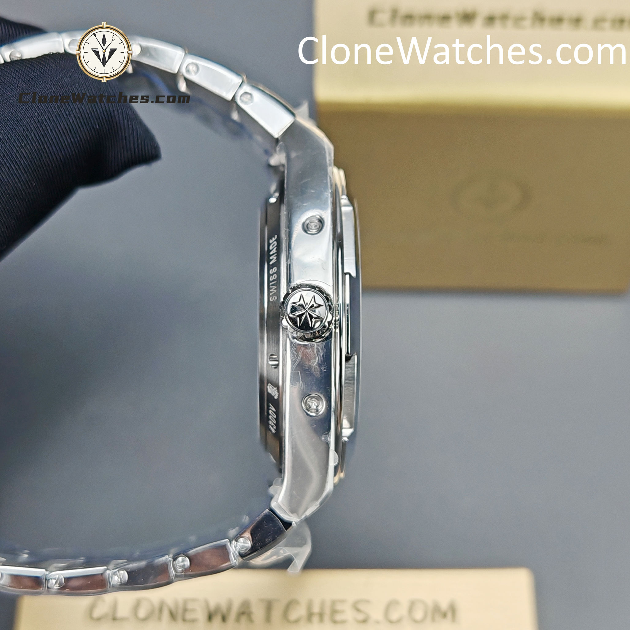 Vacheron Constantin Super Clone Watches 1:1 Overseas Perpetual Calendar Ultra-Thin Steel Dial