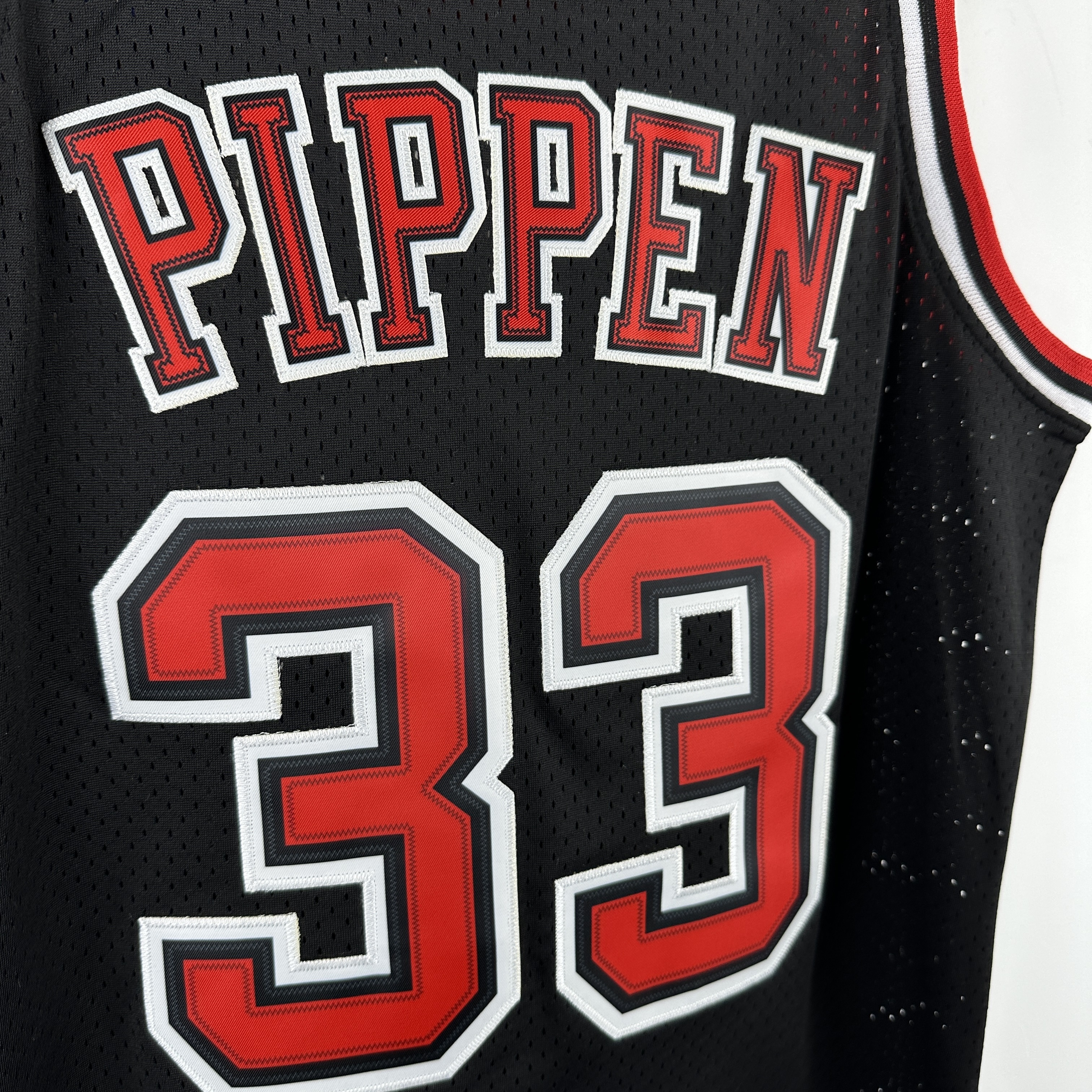 Embroidered MN retro jersey, Bulls 97/98 season, black, No. 33, Scottie Pippen