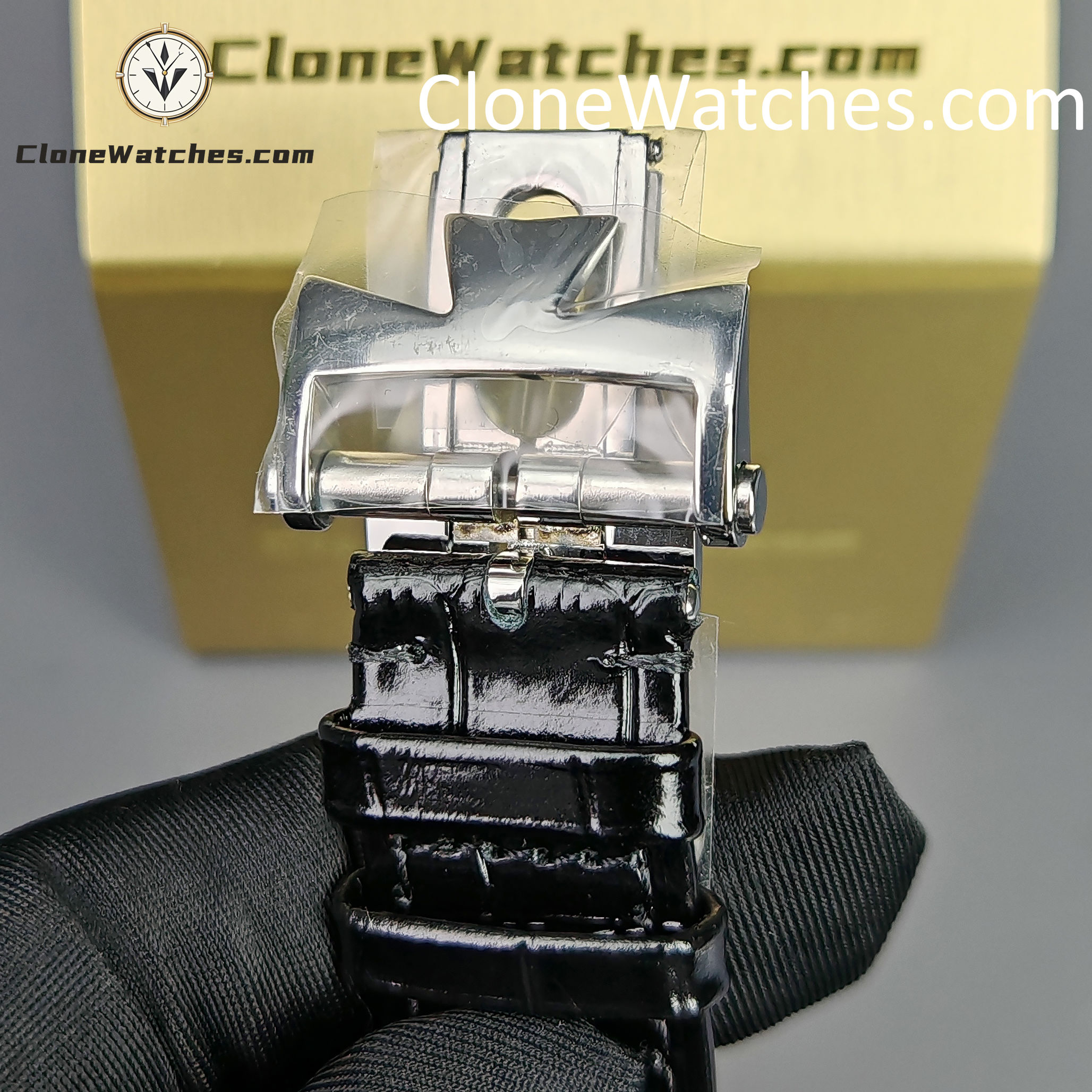 Vacheron Constantin Super Clone Watches 1:1 Patrimony Moon Phase Retrograde Date 4010U/000G-B330 White Dial