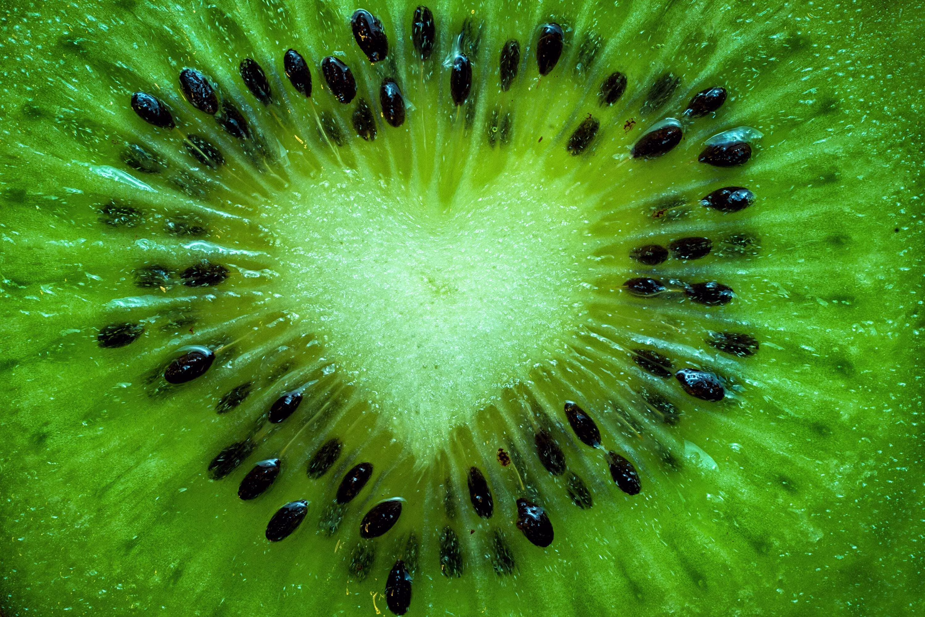 100 Seeds KIWI FRUIT Kiwi Actinidia Vine Seeds (Kiwifruit / Hardy Kiwi / Chinese Gooseberry / Chinese Strawberry)