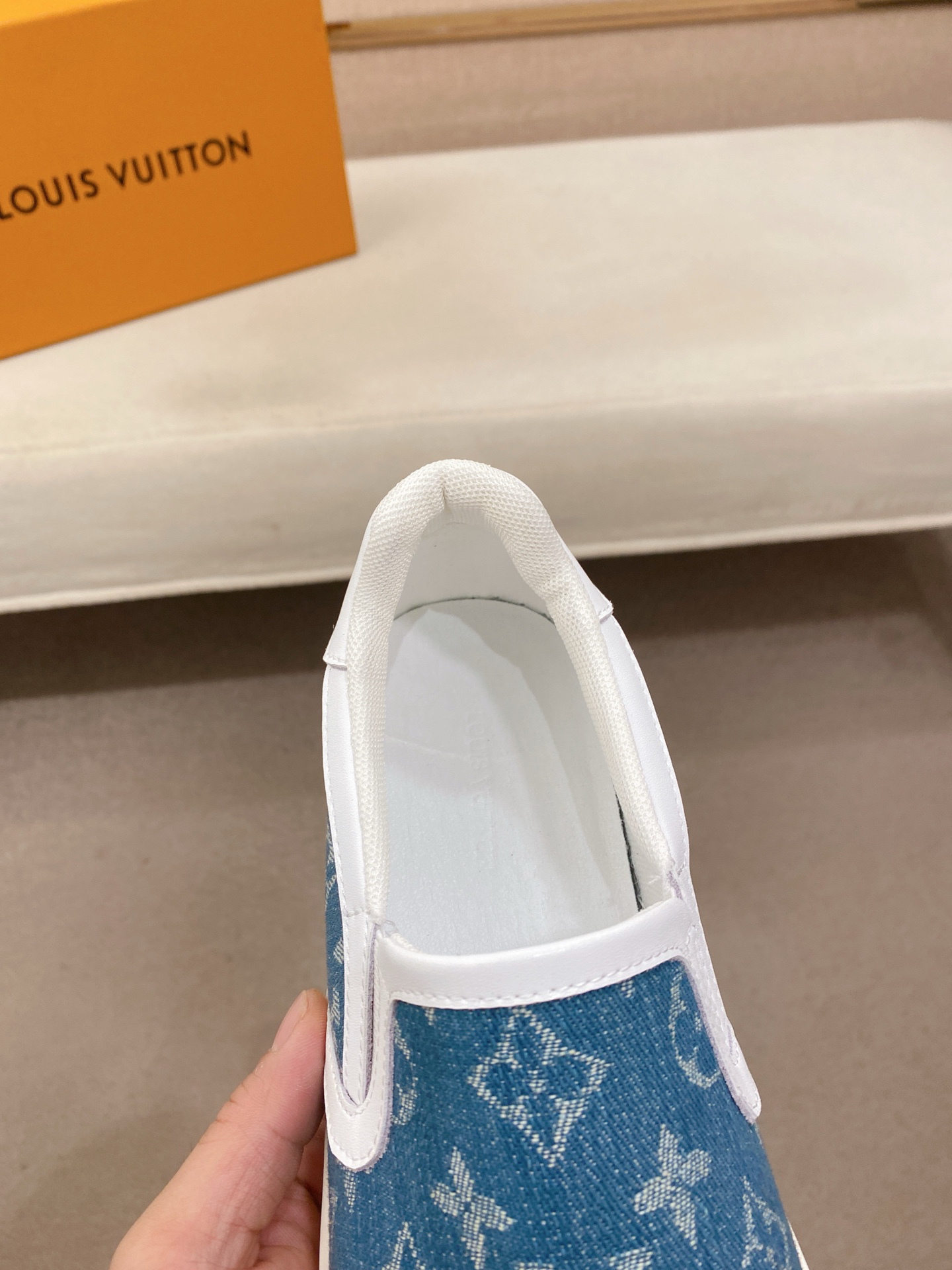 The latest style of LV canvas shoes