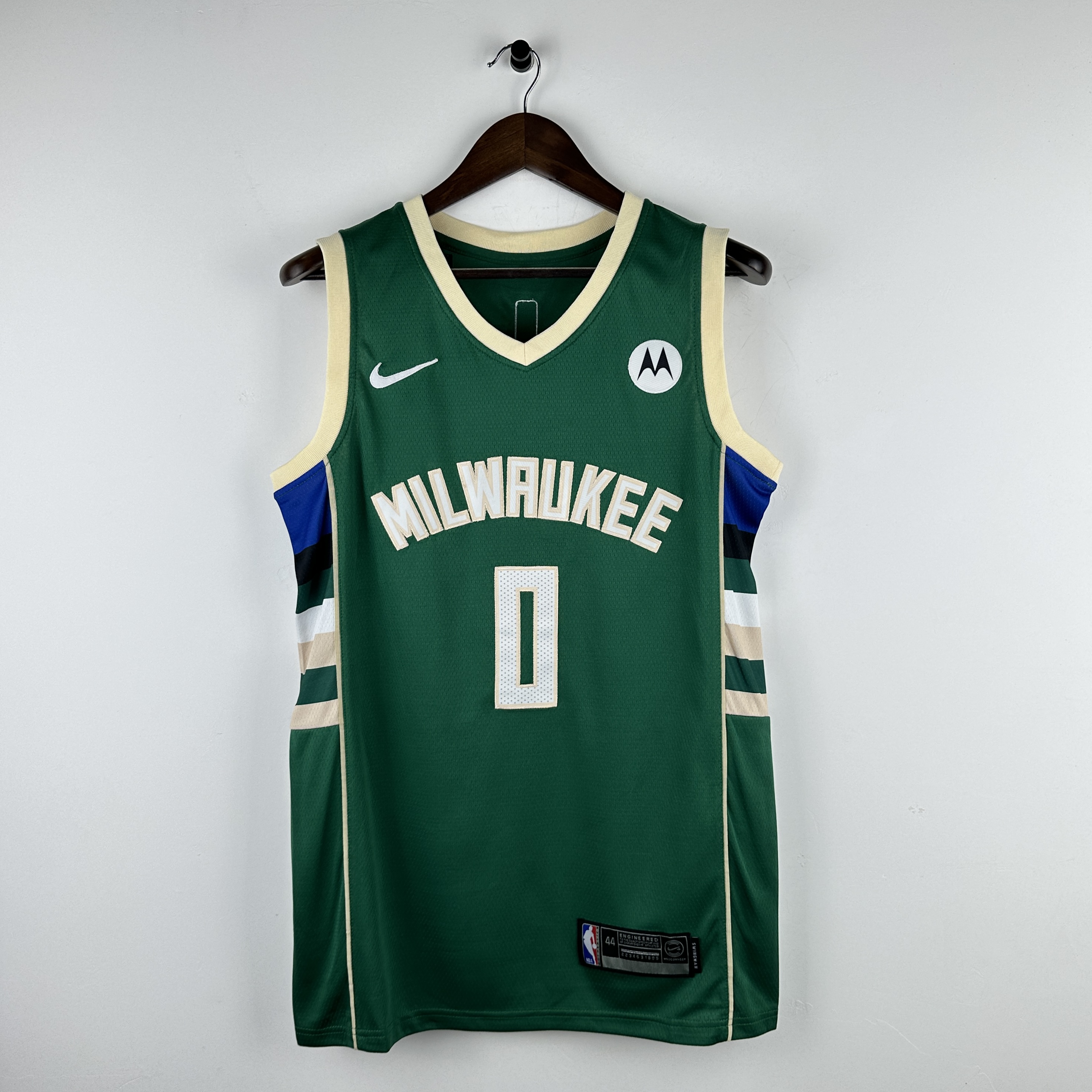 Embroidered Bucks V-neck Green No. 0 Lillard