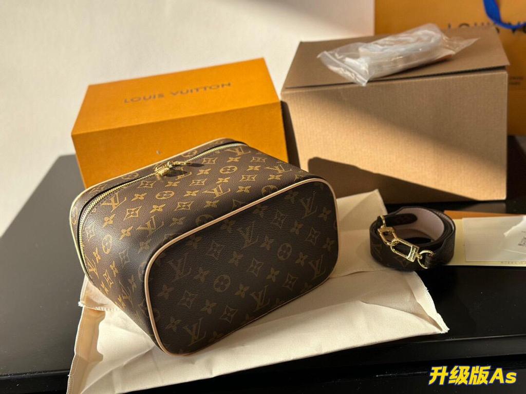 Louis Vuittion vanity bag  Classic / Practical
