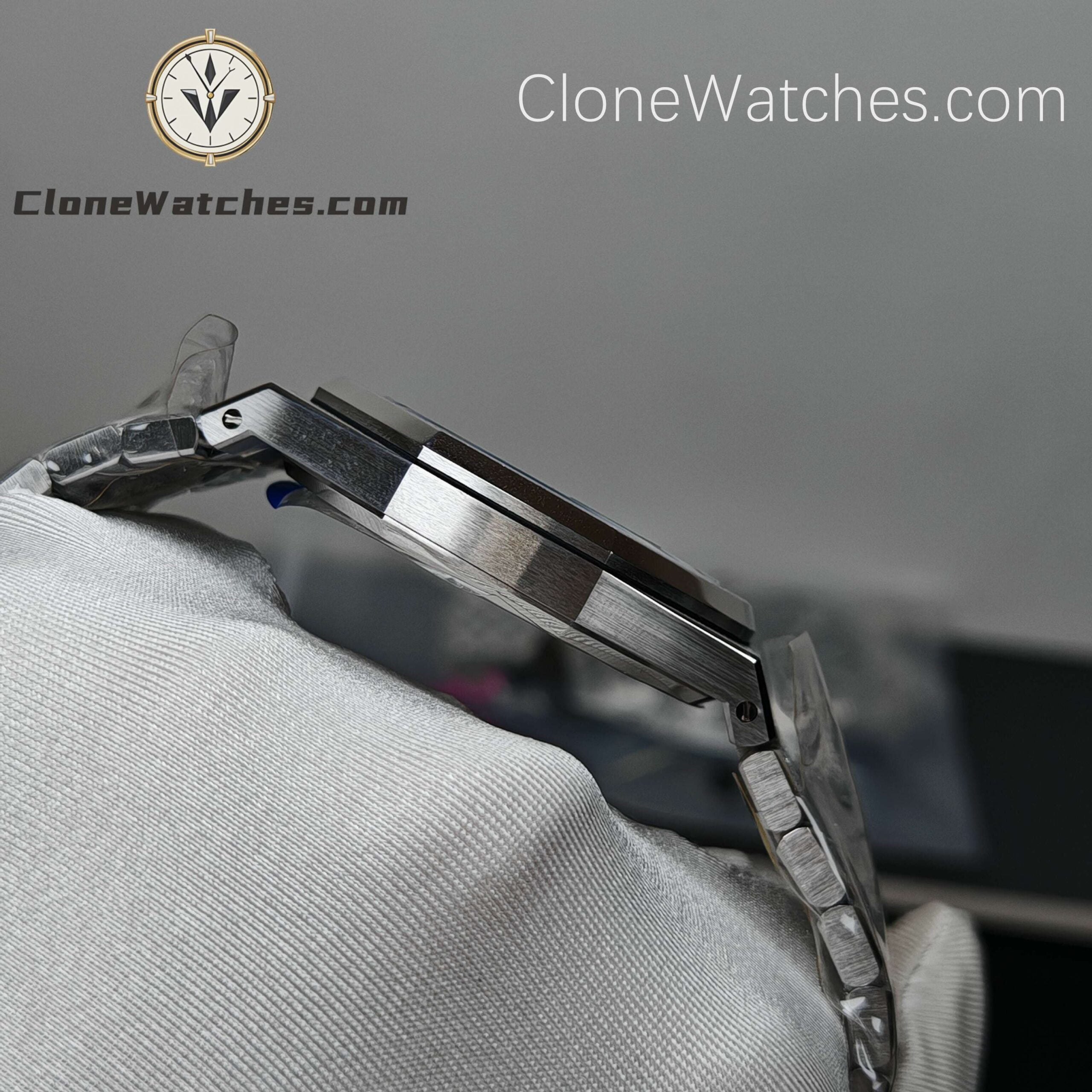 Audemars Piguet Super Clone Watches 1:1 Royal Oak Frost 15400 Blue Dial