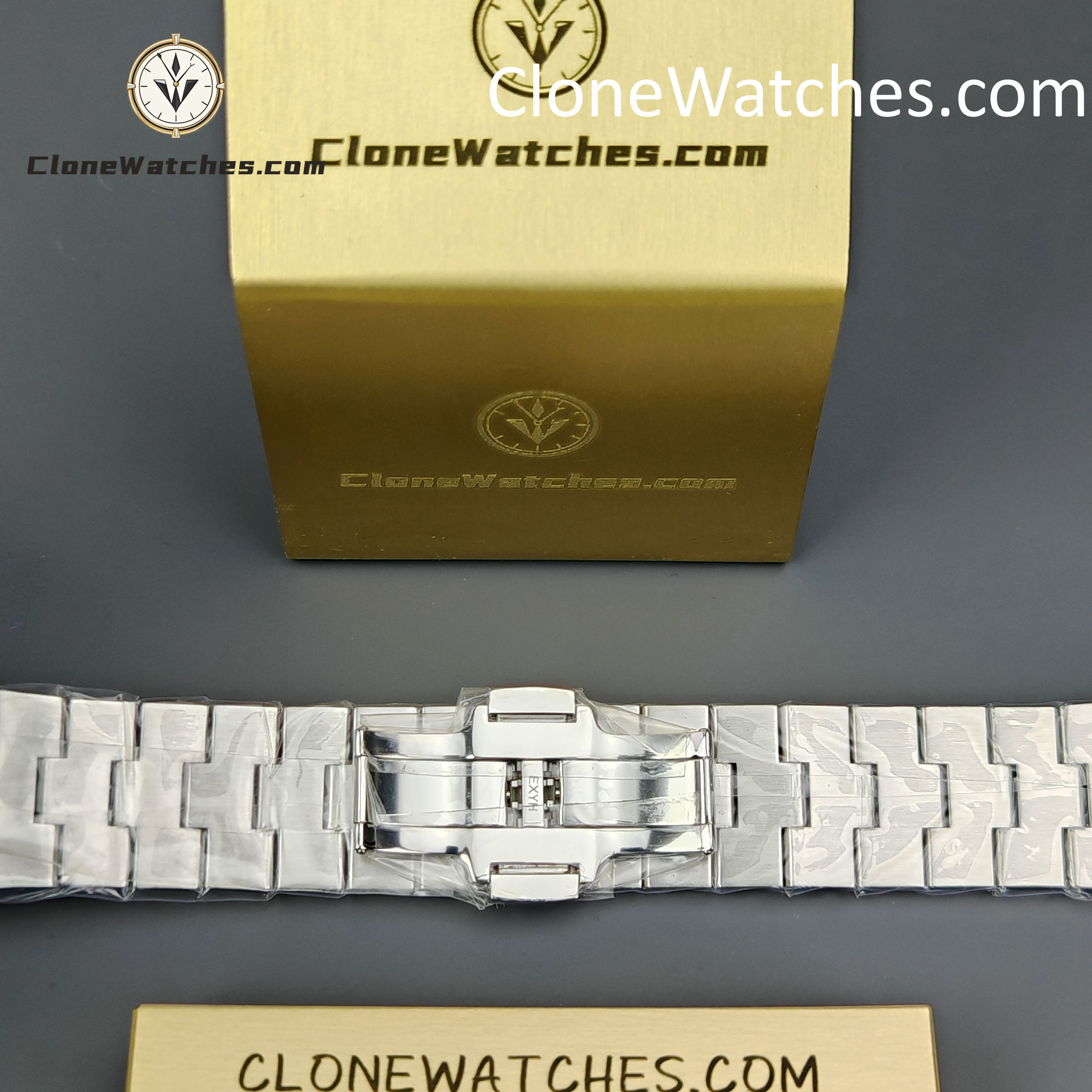 Vacheron Constantin Super Clone Watches 1:1 Overseas 4500V/210A-B128 Blue Dial