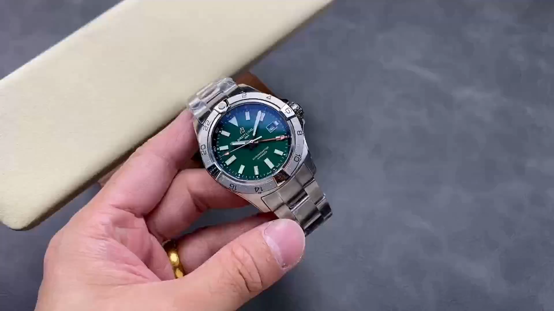 Breitling Avenger Automatic Gmt A32320101B1A1 Green Dial Replica