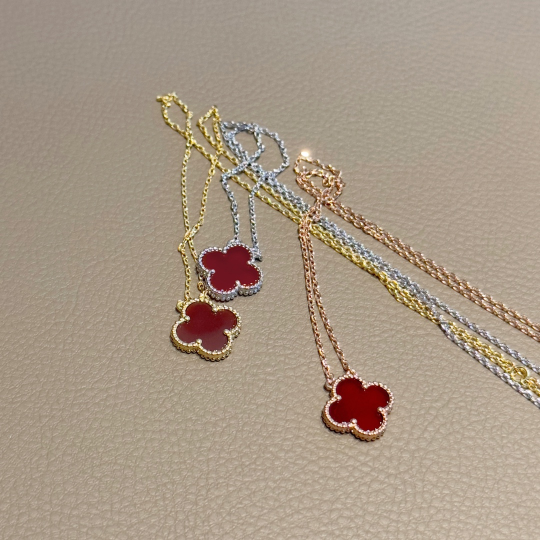 Van Cleef&Arpels  Clover Lucky Series  Red Chalcedony 18K Gold necklace