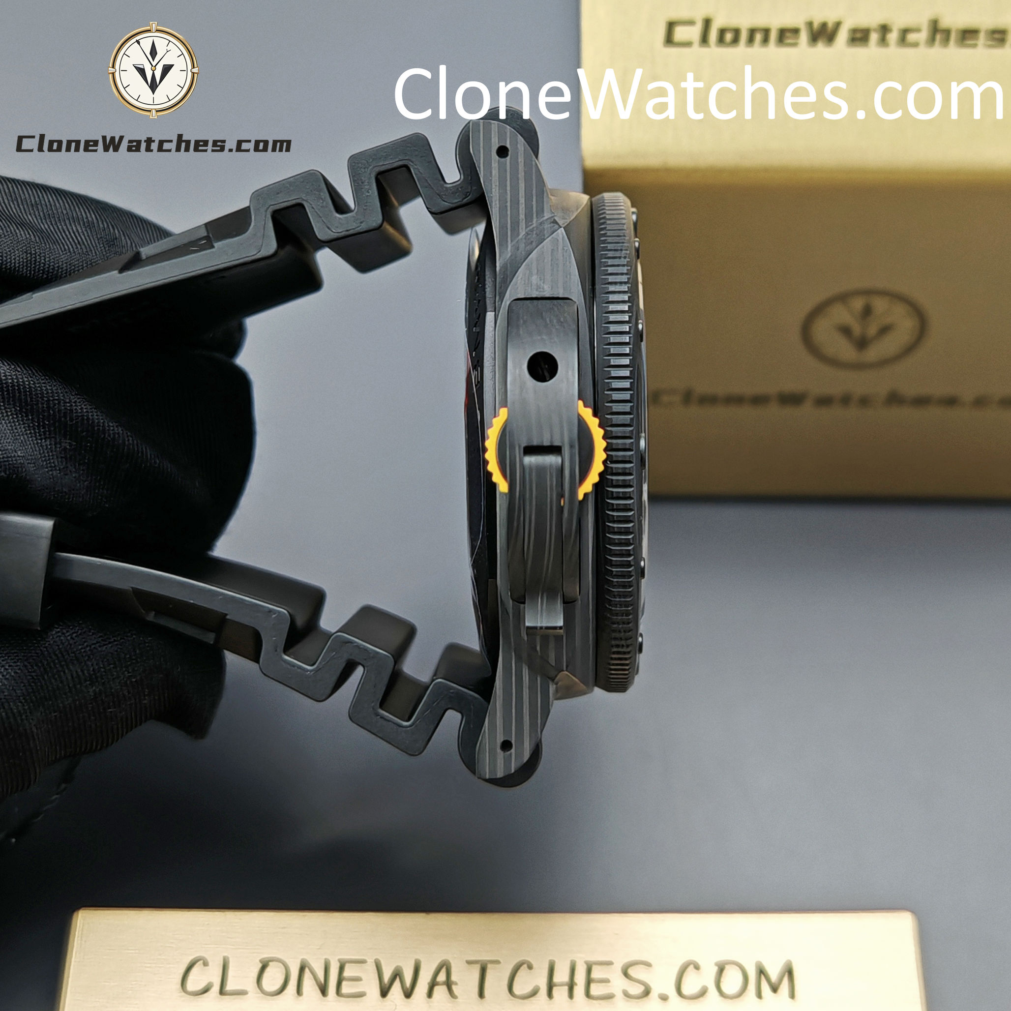Panerai Super Clone Watches 1:1 Submersible GMT CarbotechTM PAM01324 44mm