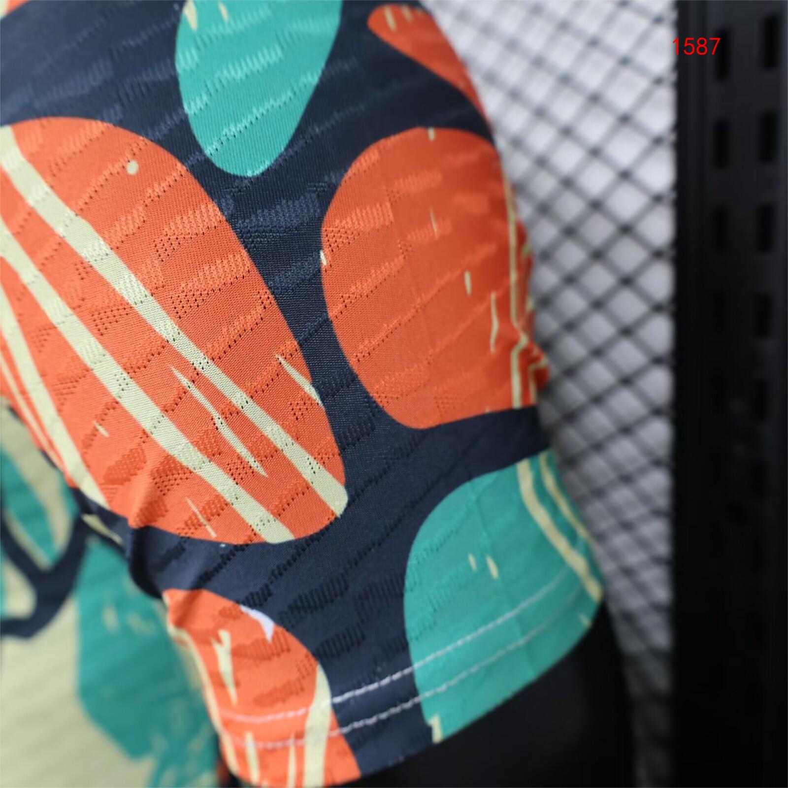 2024/25 Arsenal Training Shirt - Player Edition