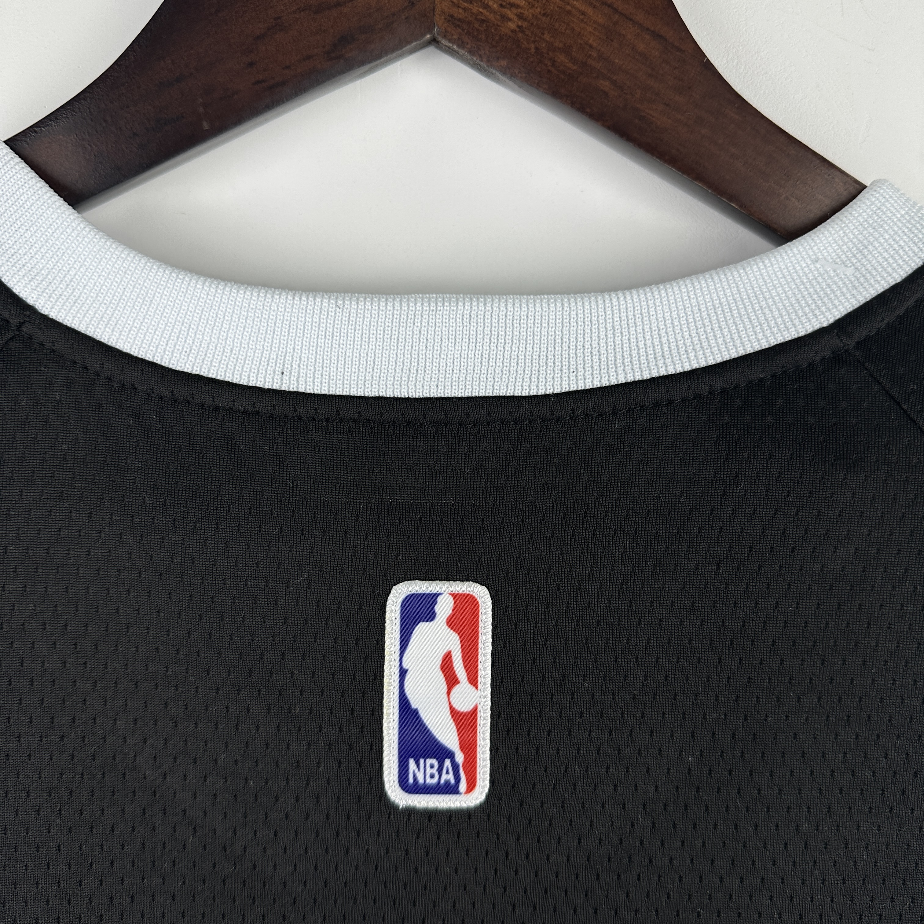 Embroidery Clippers Latin Black No. 2 Leonard