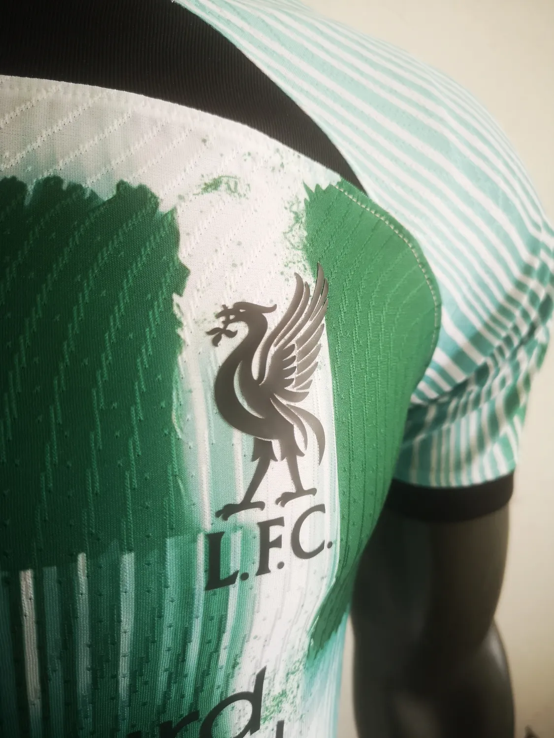 2023/24 Liverpool training player jersey 1:1 Thai quality