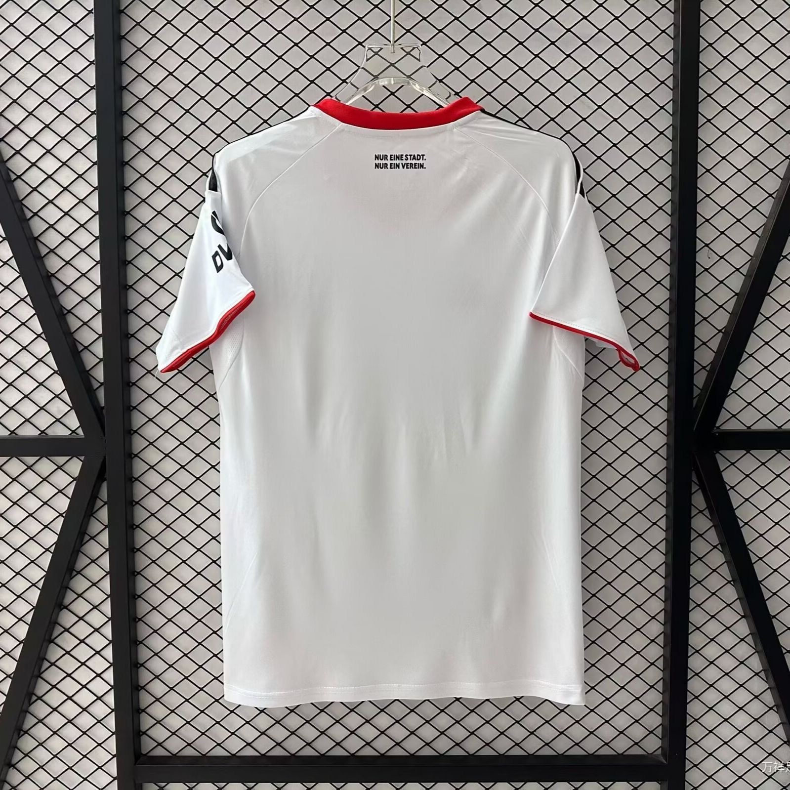 2025-26 Eintracht Frankfurt Away Kit Short Sleeve - Fans Edition