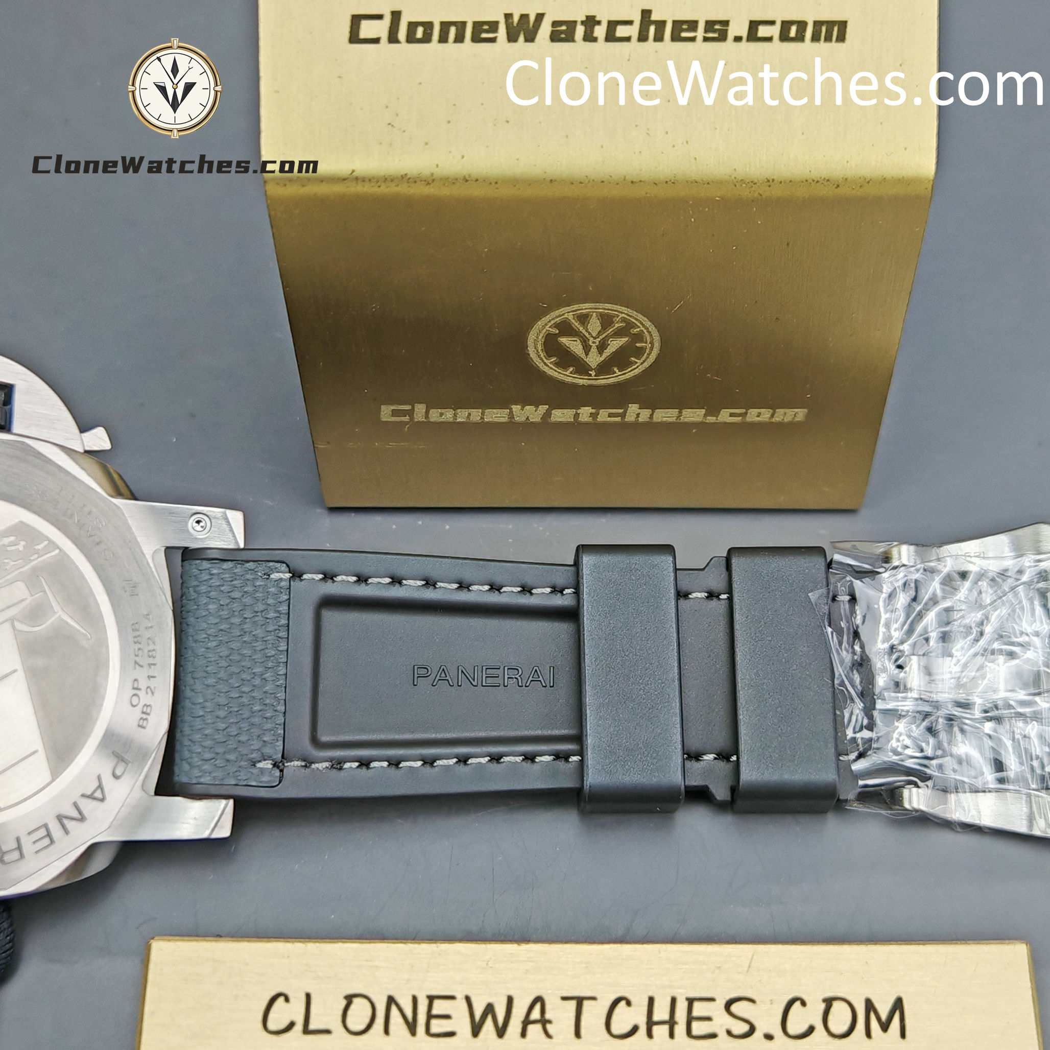 Panerai Super Clone Watches 1:1 Submersible QuarantaQuattro Luna Rossa PAM01681 44mm