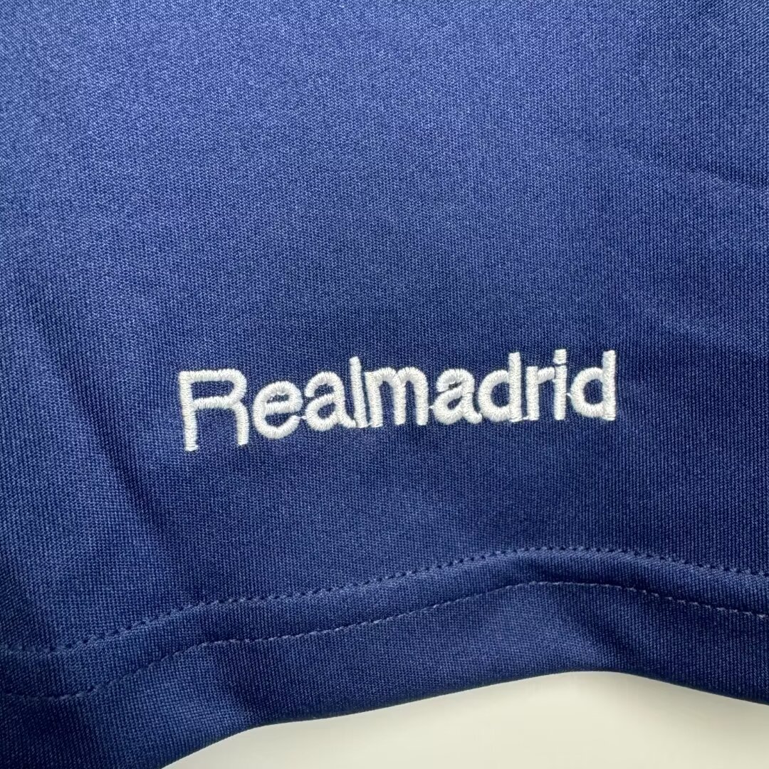 2005/06 Real Madrid Away Retro Jersey - Fans Edition