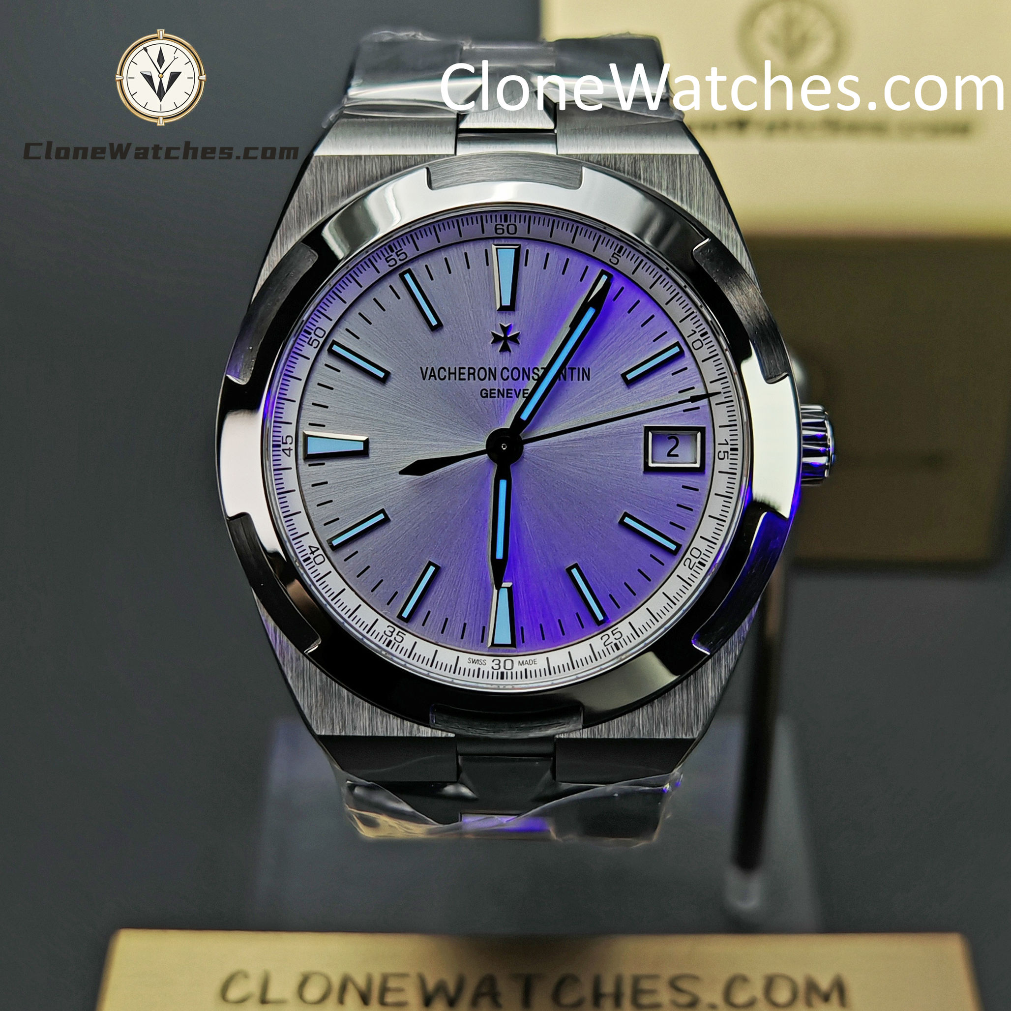 Vacheron Constantin Super Clone Watches 1:1 Overseas 4500V/210A-B126 Silvery white Dial