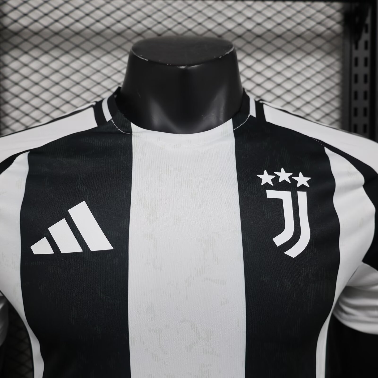 2024/25 Juventus Home Shirt - Player Edition
