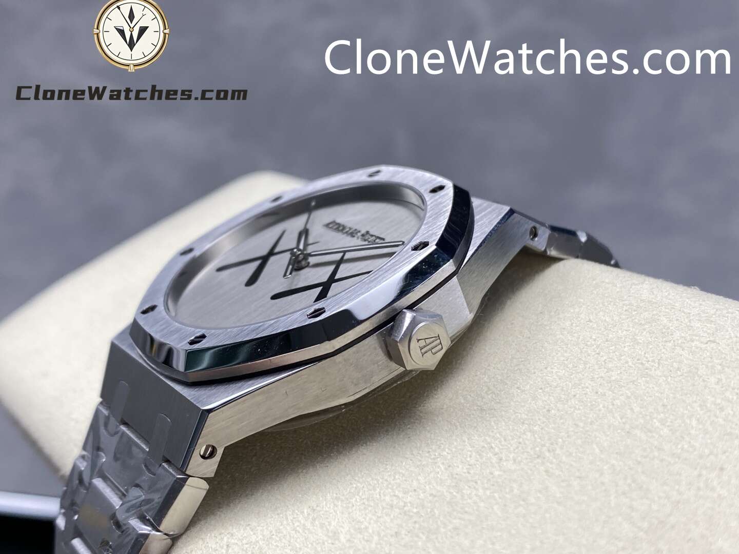 Audemars Piguet Super Clone Watches 1:1 Royal Oak x Kaws Sliver XX Dial 41 mm