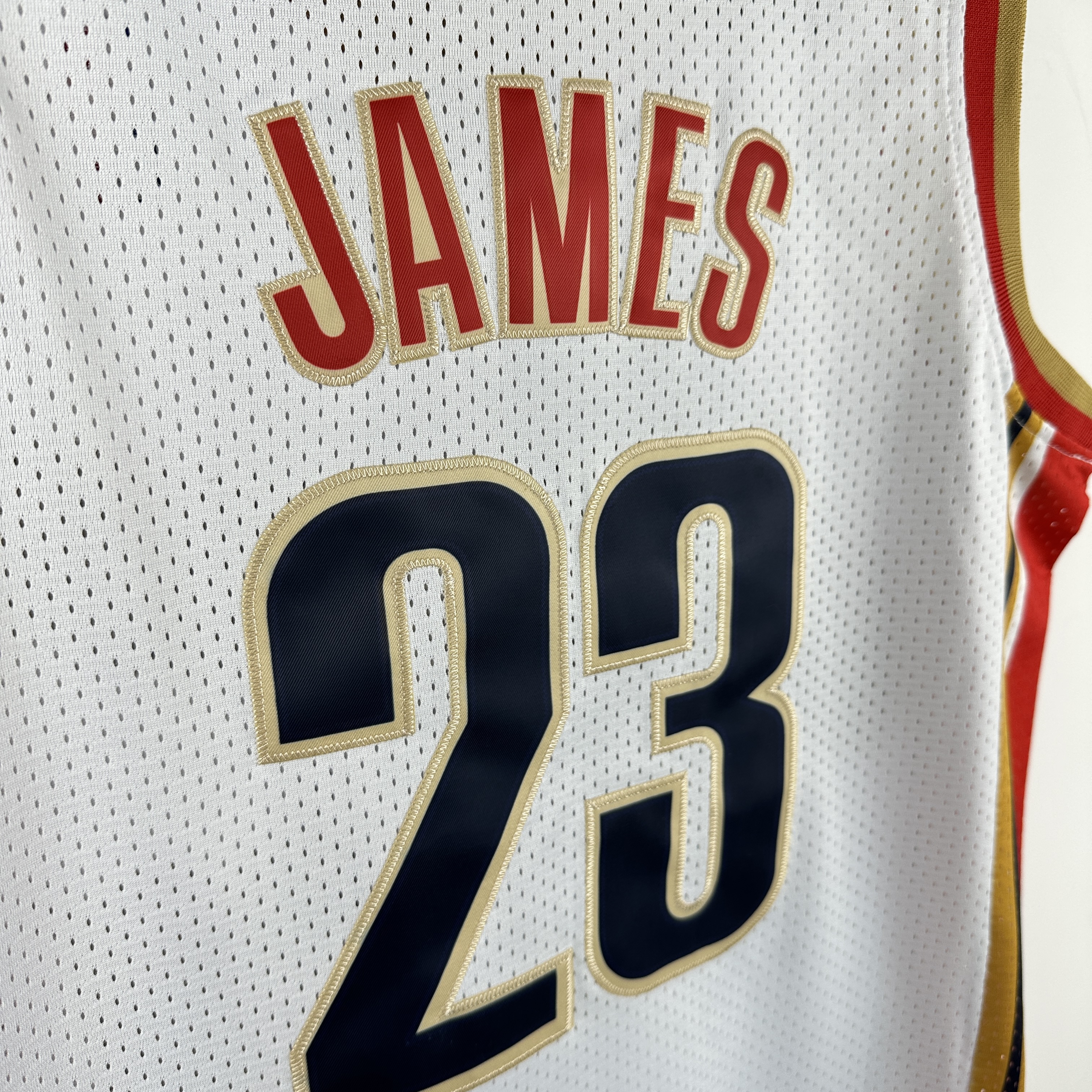 Embroidered MN Retro Jersey Cavaliers 03/04 Season White No. 23 James