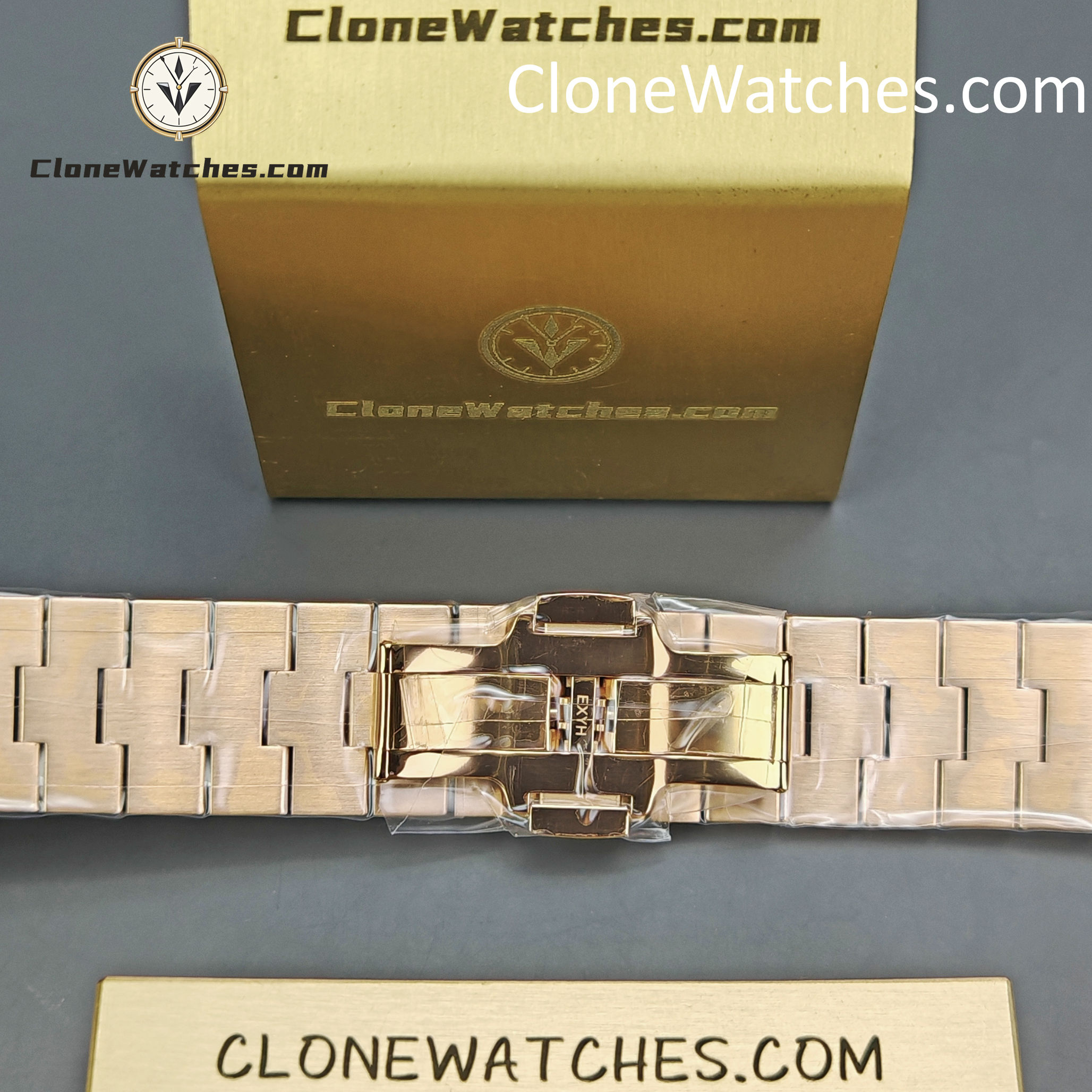 Vacheron Constantin Super Clone Watches 1:1 Overseas Rose Gold 4500V/210R-B705 Blue Dial