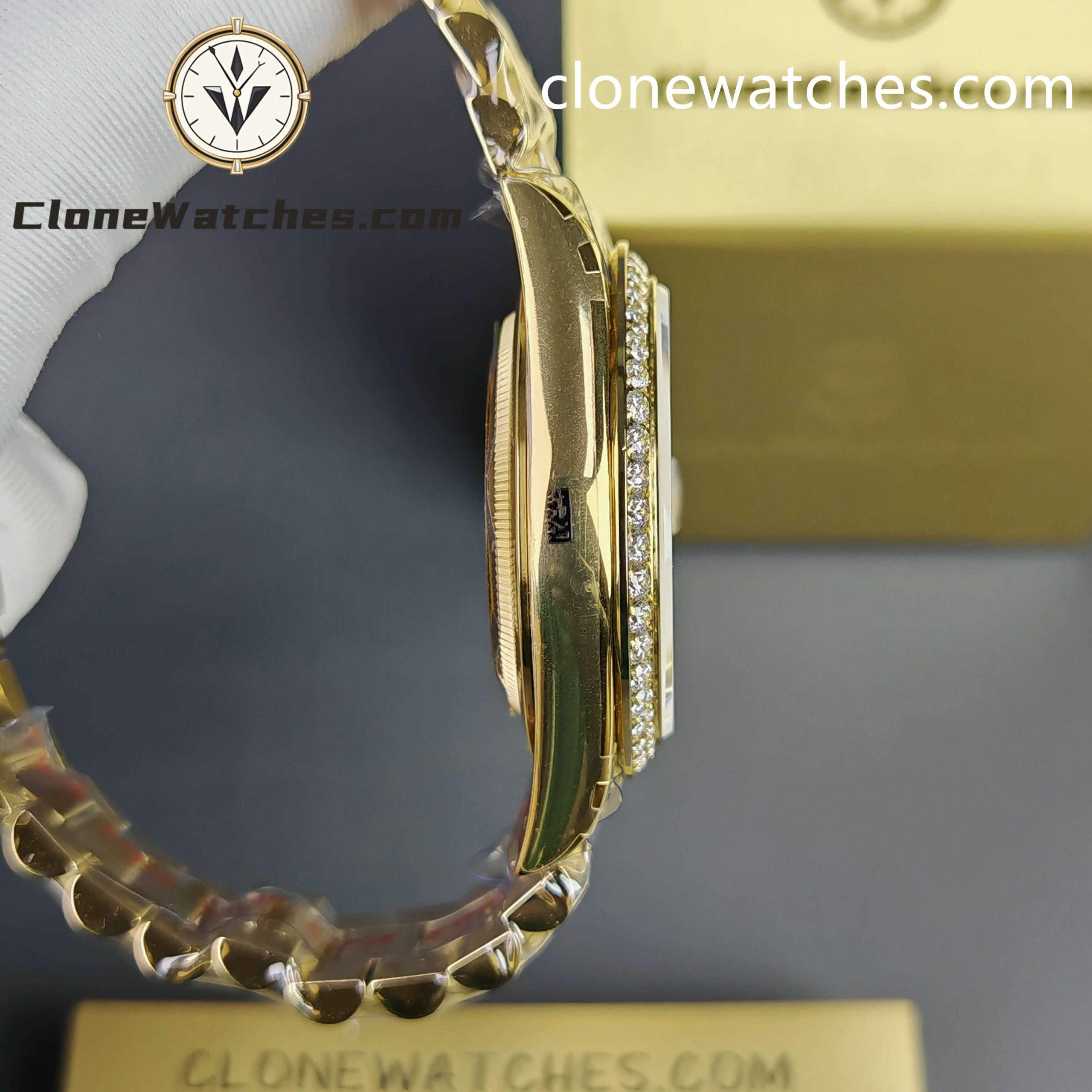 Rolex Super Clone Watches 1:1 Day Date Gold Dial Diamond Bezel M228348rbr-0002 40mm 3255 Movement
