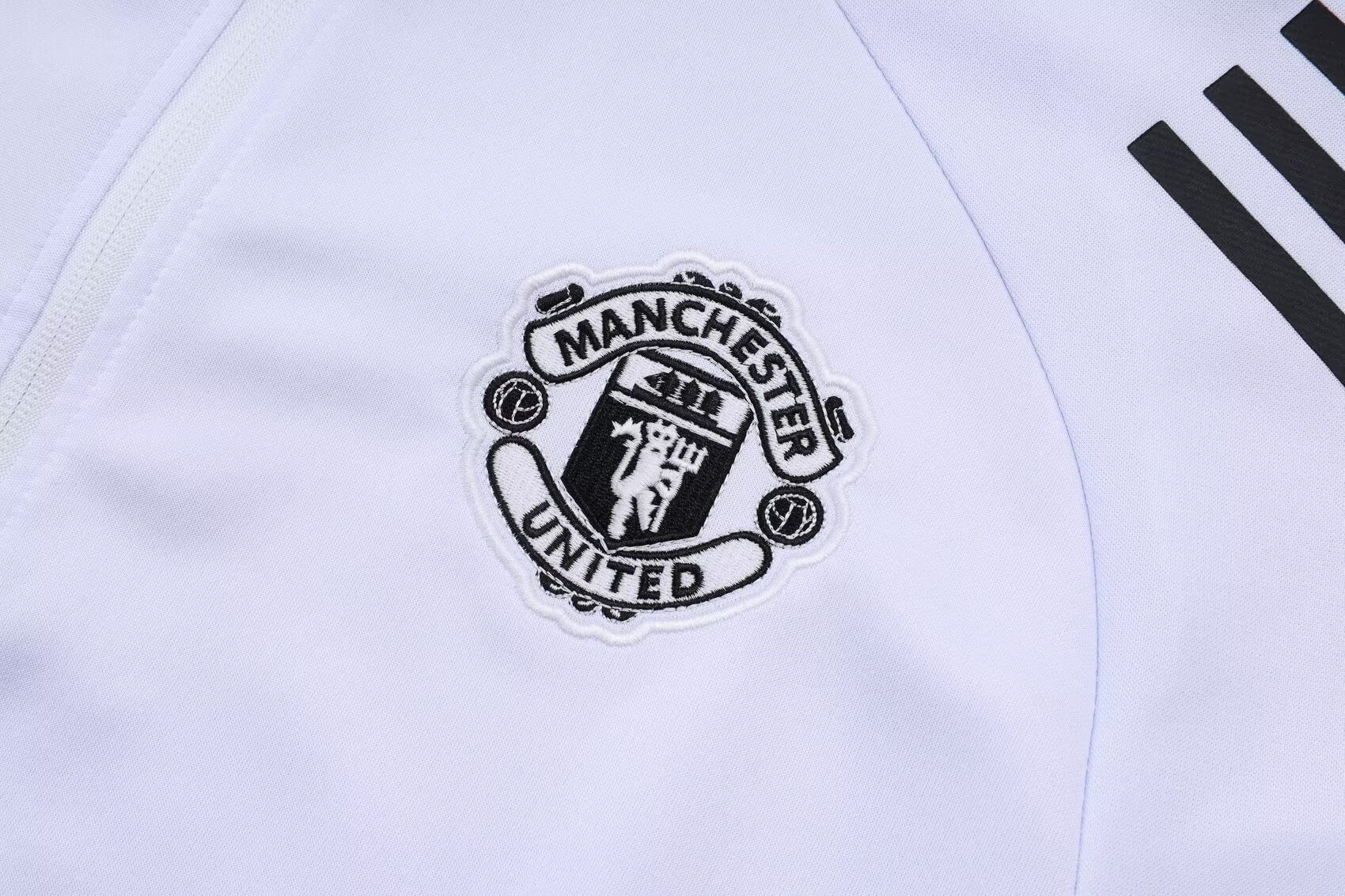 2025/26 Manchester United White Jacket Tracksuit