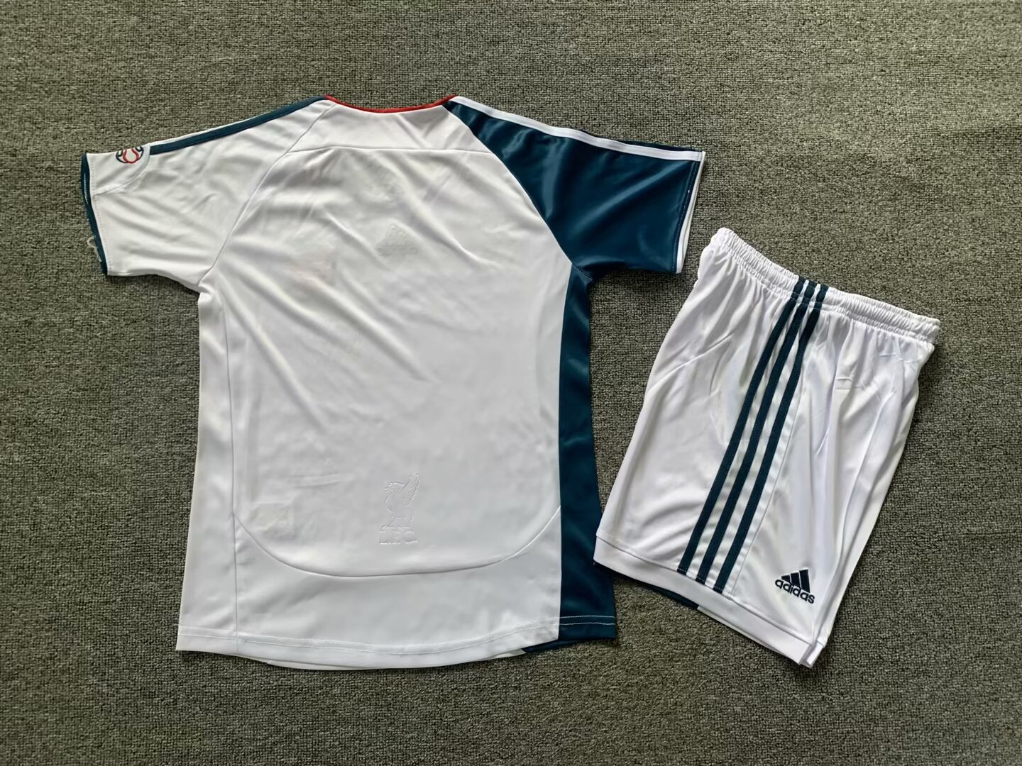 2006/07 Liverpool Away Retro - Kids Kit