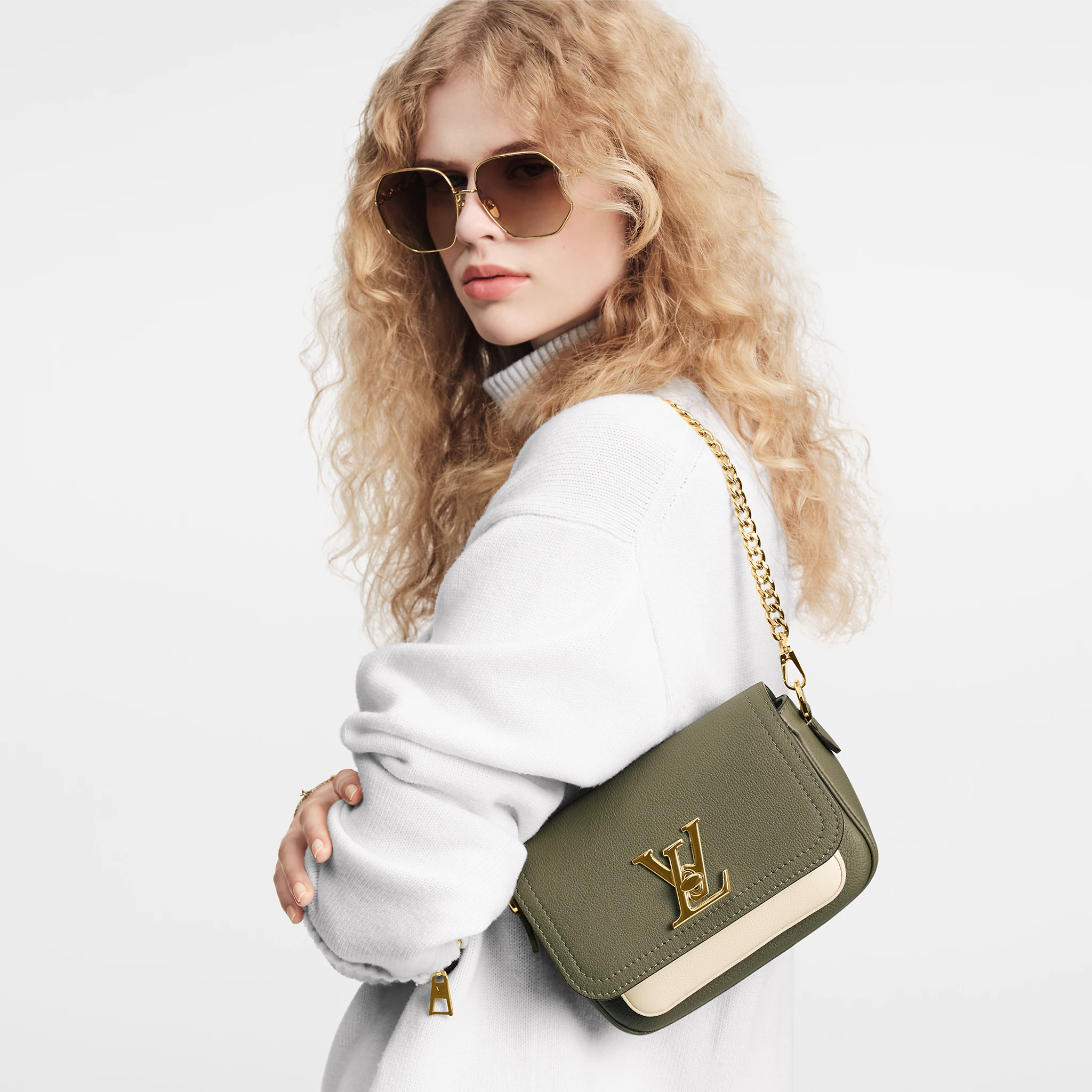 Louis Vuitton M21084 LockMe Tender