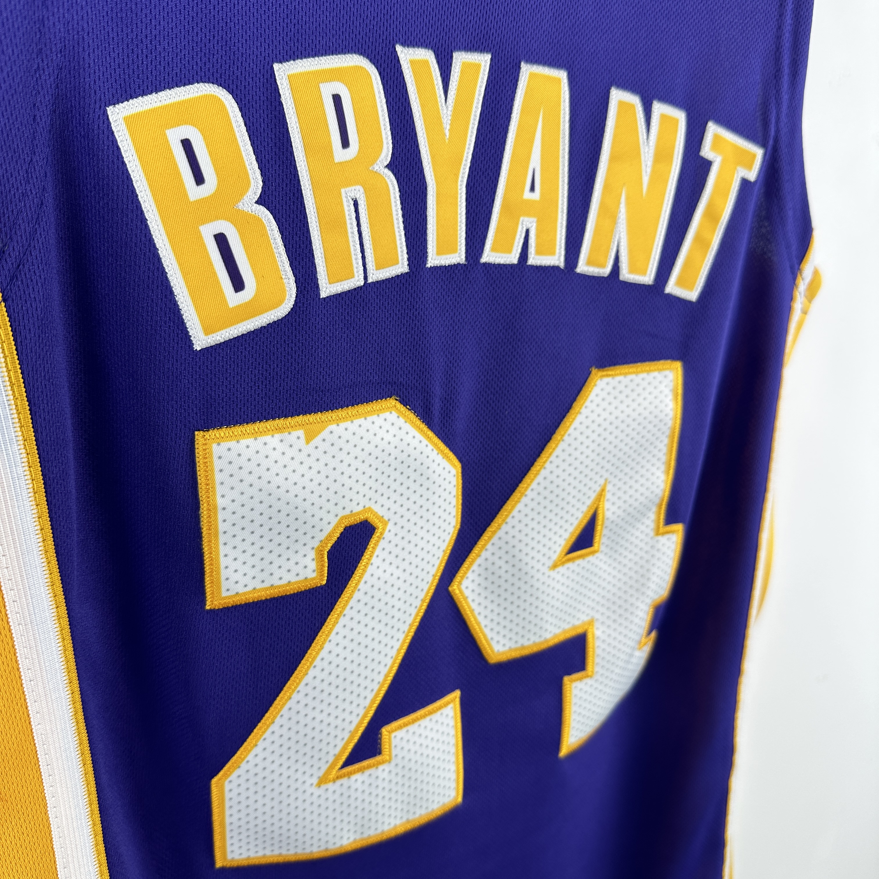 Embroidered MN Retro Jersey Lakers 00/01 Season V-neck Purple No. 24 Kobe