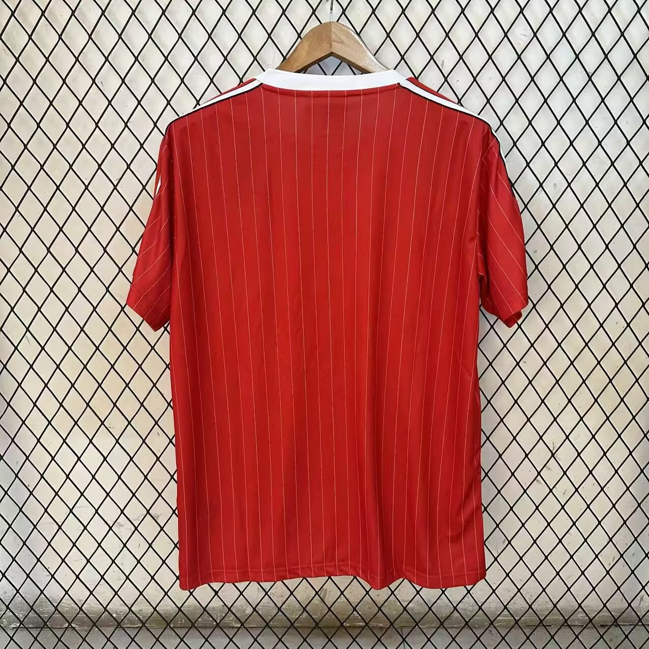 2025-26 Manchester United Retro Red Jersey - Fan Edition