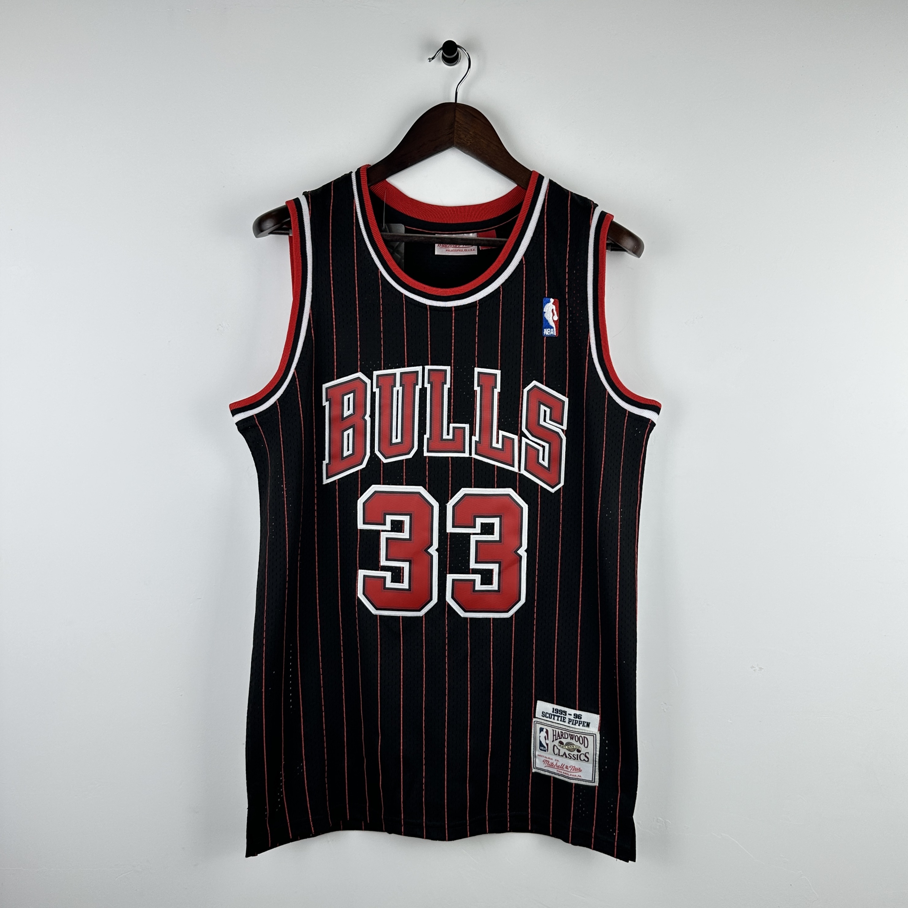 Embroidered MN retro jersey, Bulls 97/98 season, black stripes, No. 33 Pippen