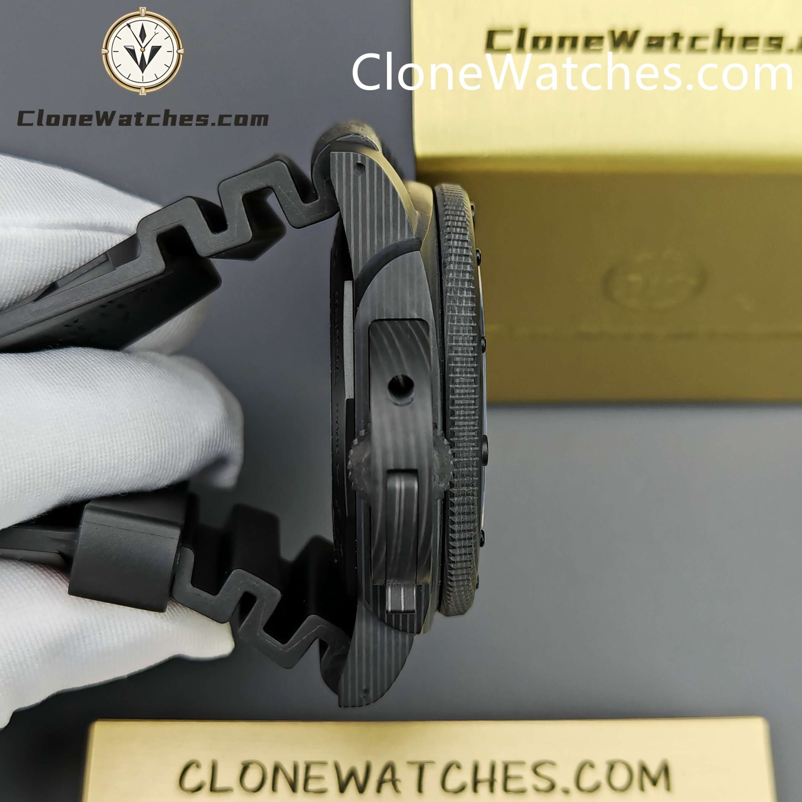 Panerai Super Clone Watches 1:1 Submersible Luna Rossa CarboTech GMT America’s Cup PAM 01039