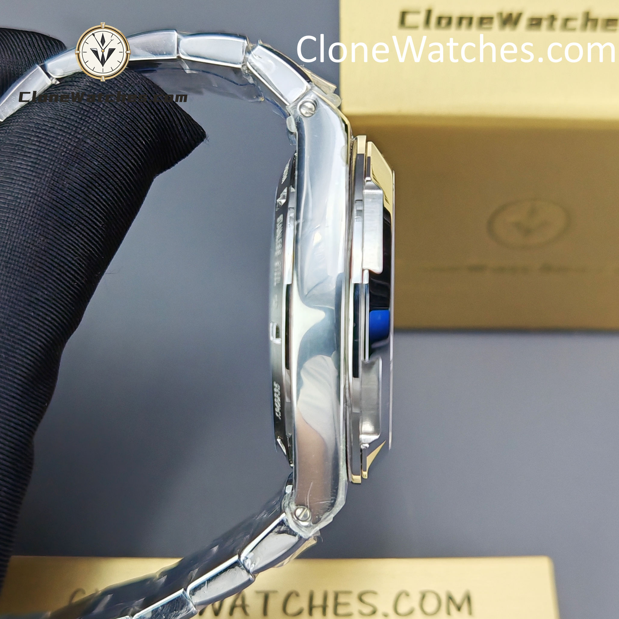 Vacheron Constantin Super Clone Watches 1:1 Overseas Dual Time 7920V/210A-B333 White Dial