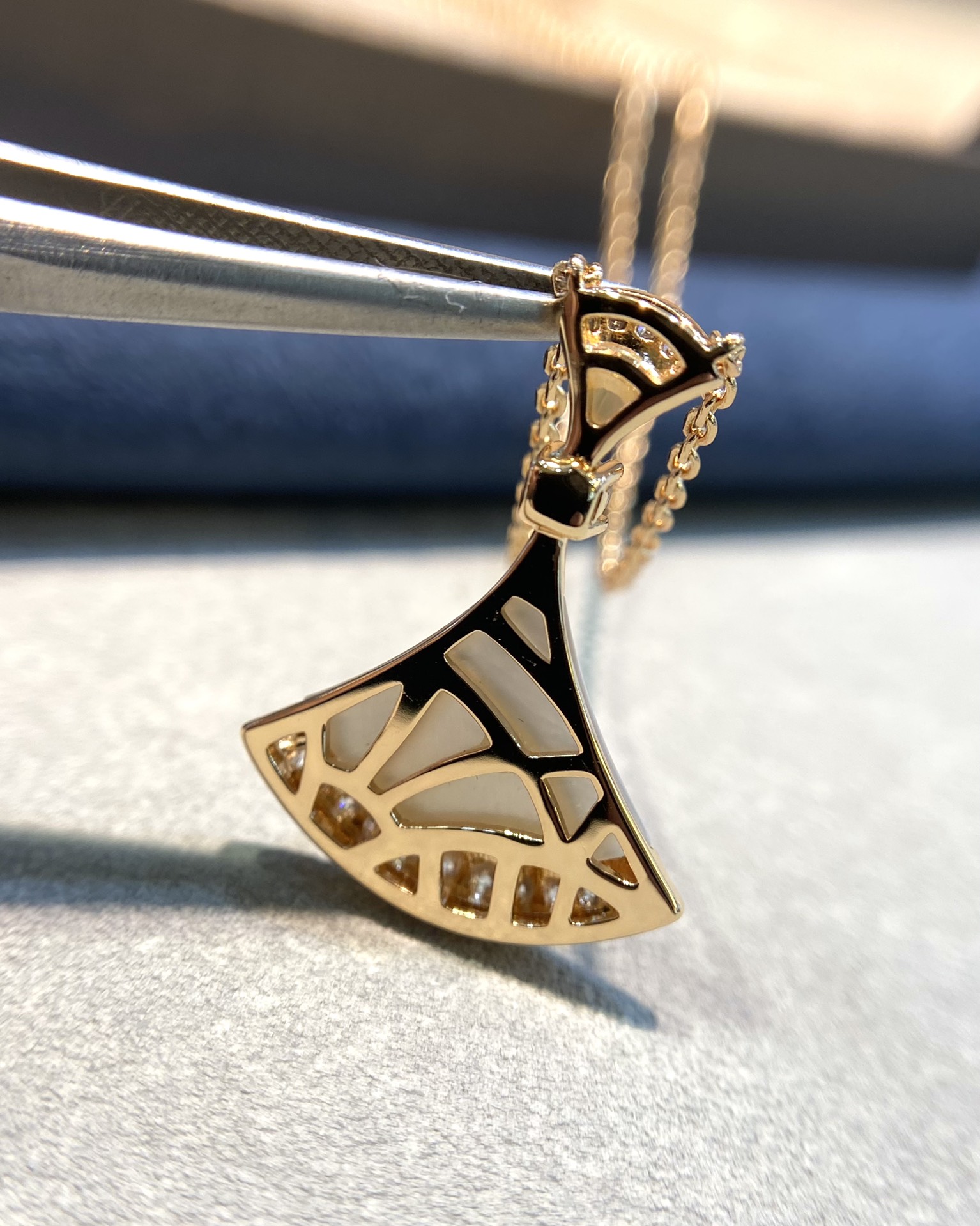 Bulgari Divas'Dream Necklace Series Pearl Fritillaria 18K Rose Gold