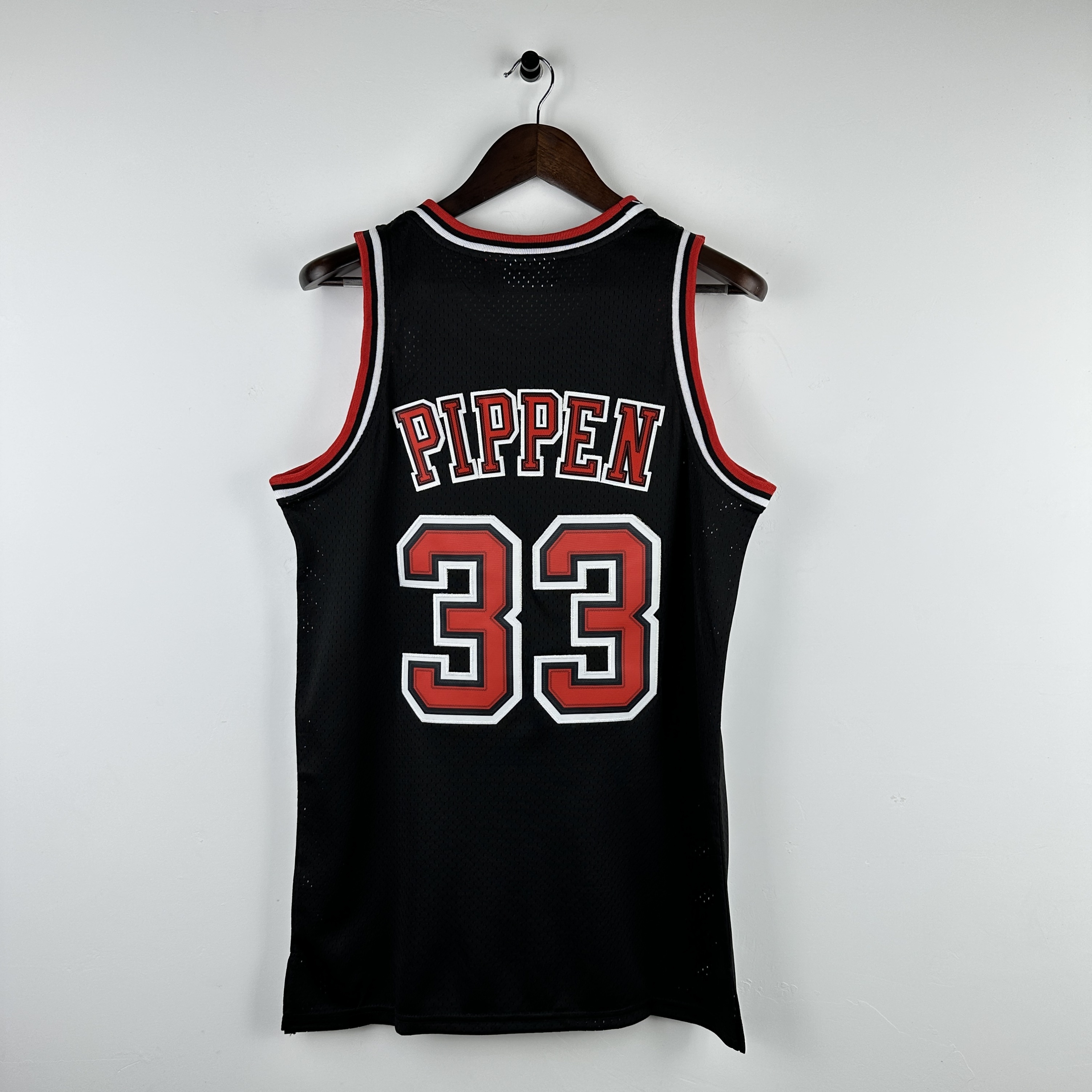 Embroidered MN retro jersey, Bulls 97/98 season, black, No. 33, Scottie Pippen