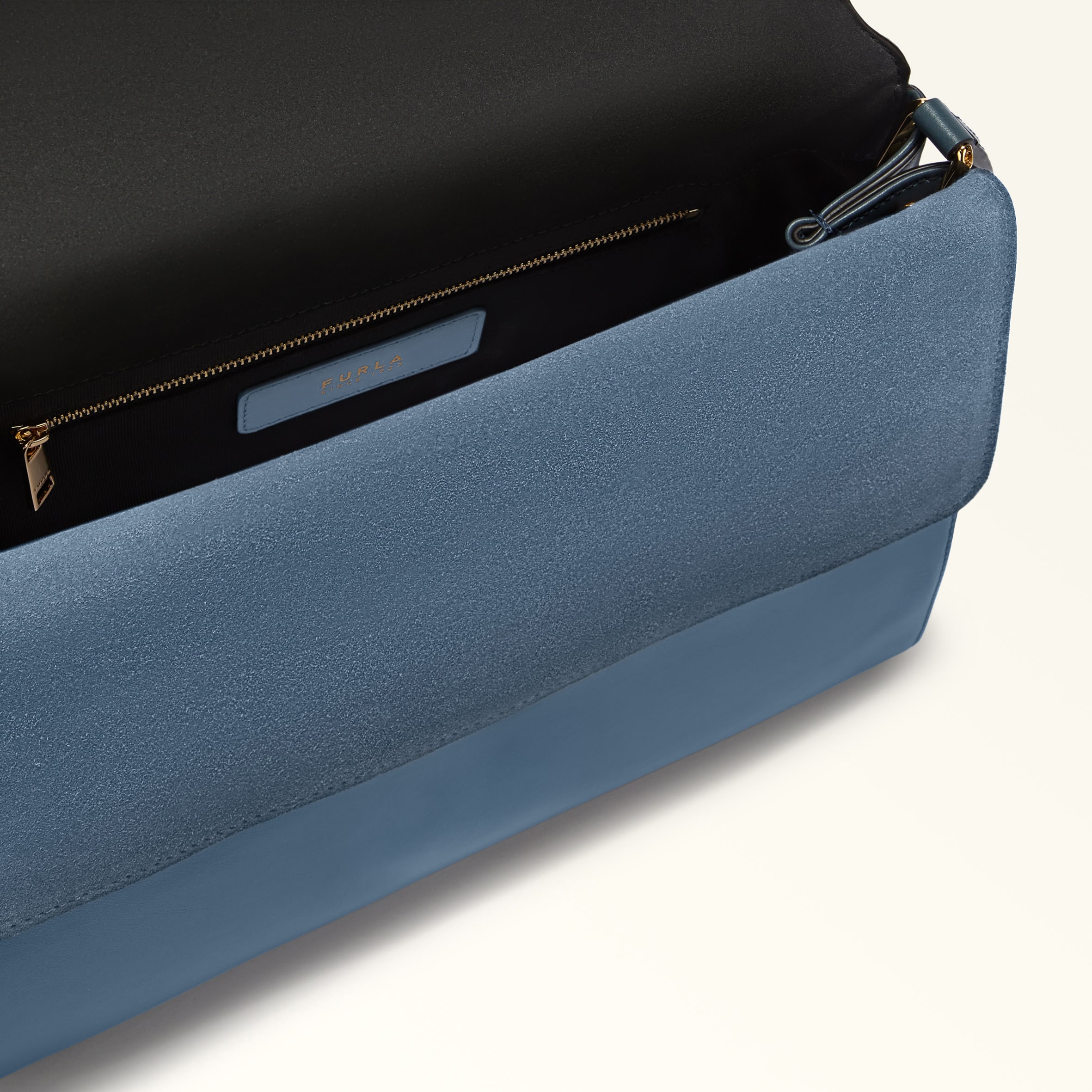 Furla Domus Shoulder Bag M