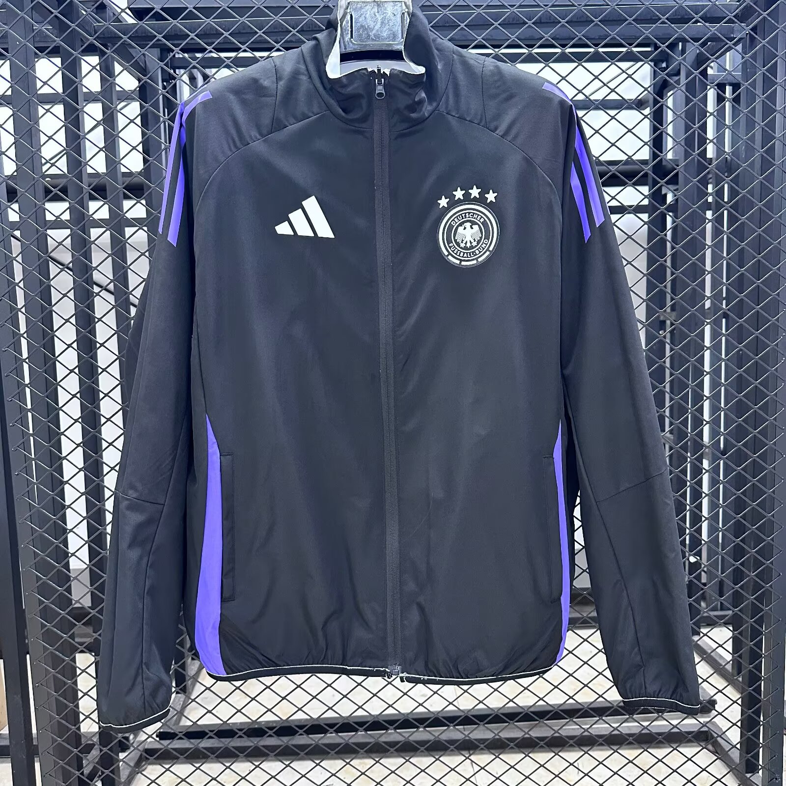 2025/26 German black and white double-faced windbreaker