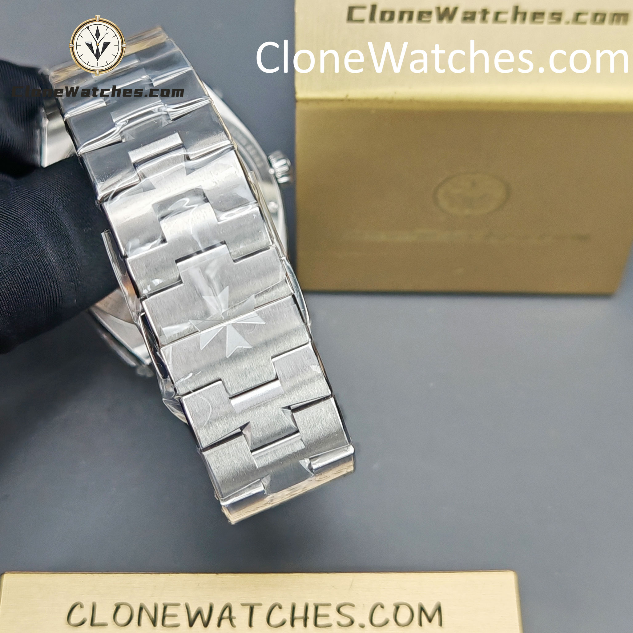 Vacheron Constantin Super Clone Watches 1:1 Overseas Perpetual Calendar Ultra-Thin Steel Dial