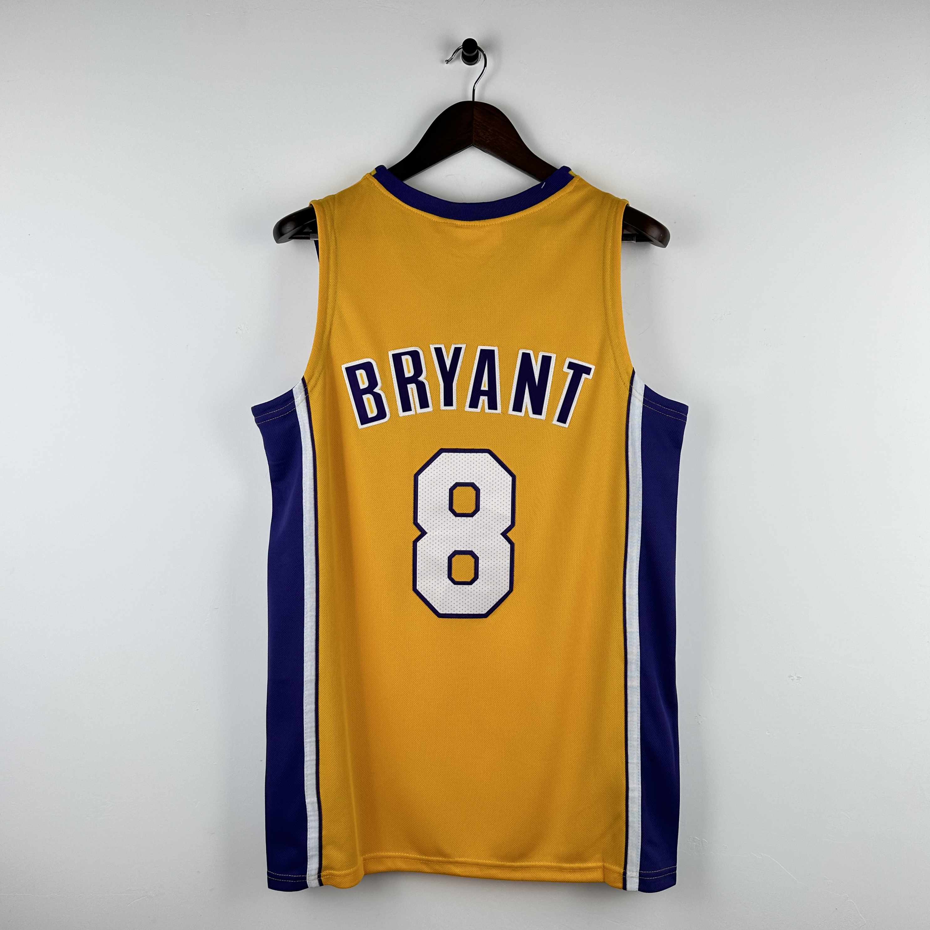 Embroidered MN Retro Jersey Lakers 00/01 Season V-neck Yellow No. 8 Kobe