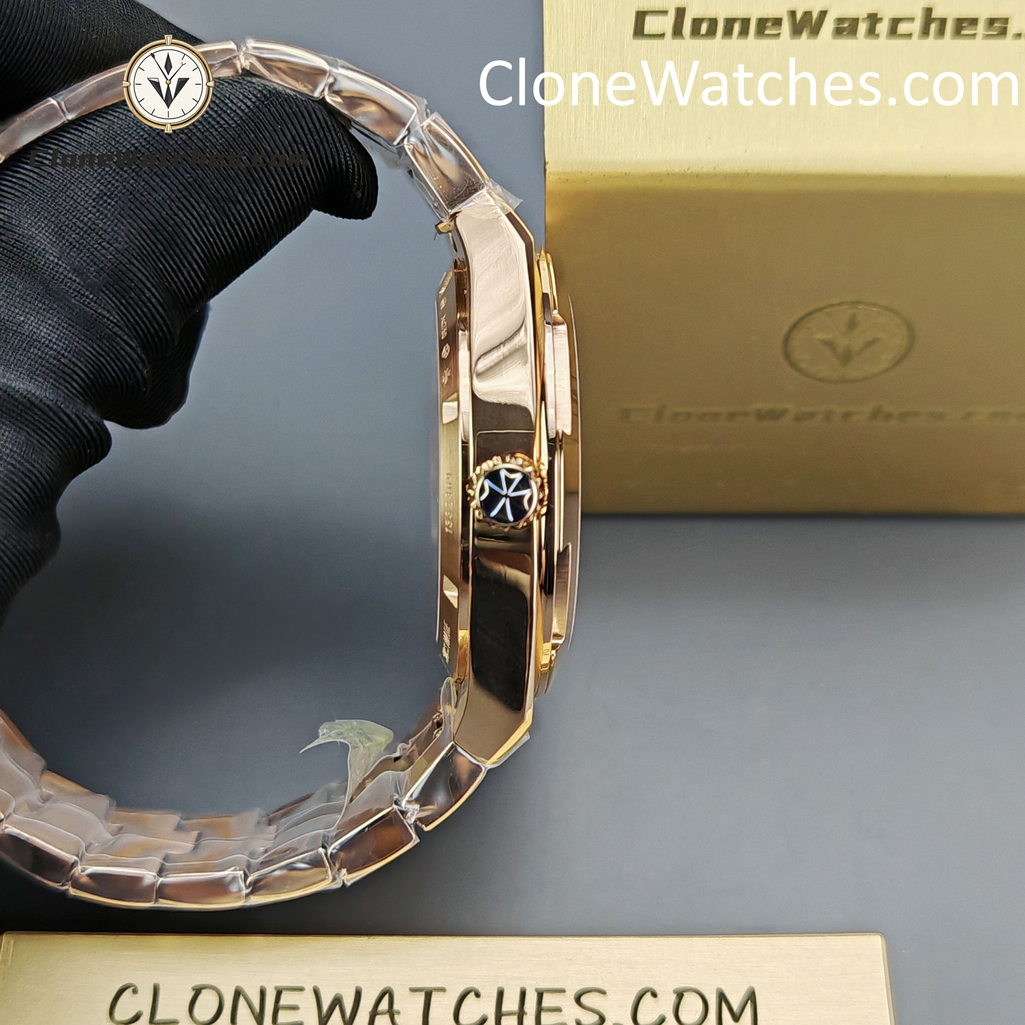 Vacheron Constantin Super Clone Watches 1:1 Overseas Rose Gold 4500V/210R-B705 Blue Dial