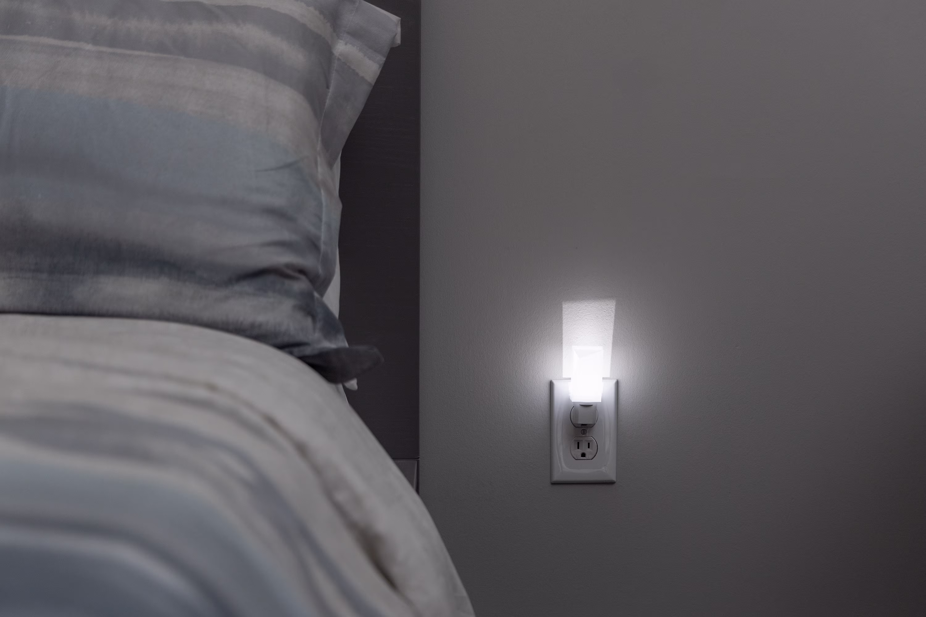 (3 pack) Great Value Plug-in LED Night Light, Light Sensing, Daylight, 6 in, 2.83 in, Adult