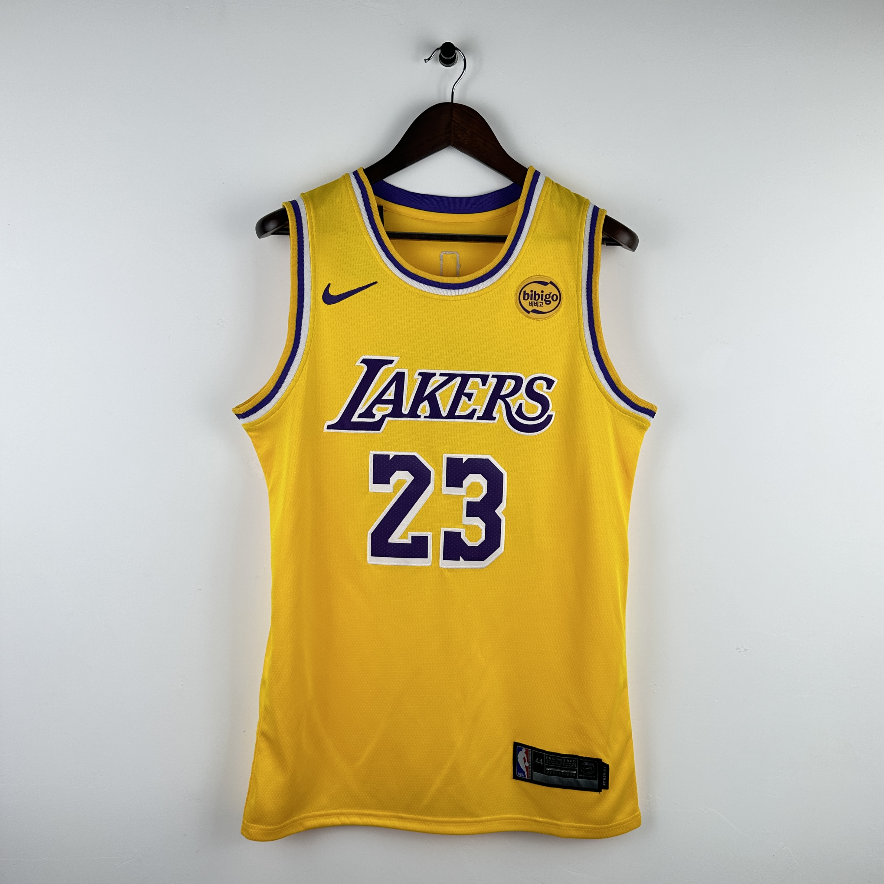 Embroidered Lakers Crew Neck Yellow No. 23 James