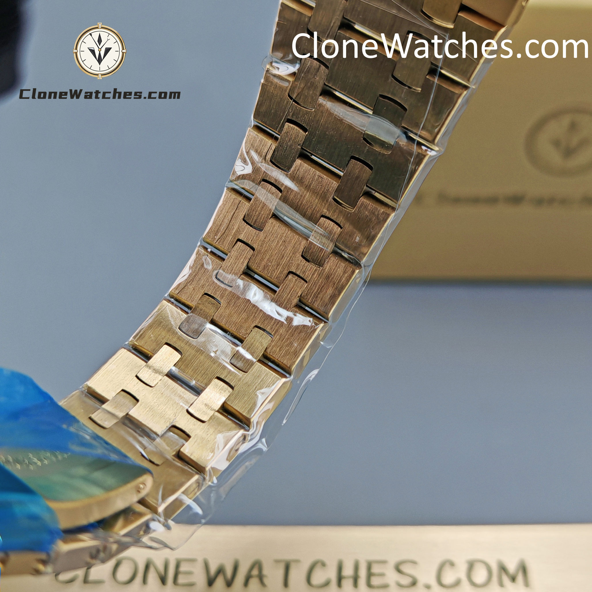 Audemars Piguet Super Clone Watches 1:1 Royal Oak 18K Gold 15450BA Blue Dial 37MM