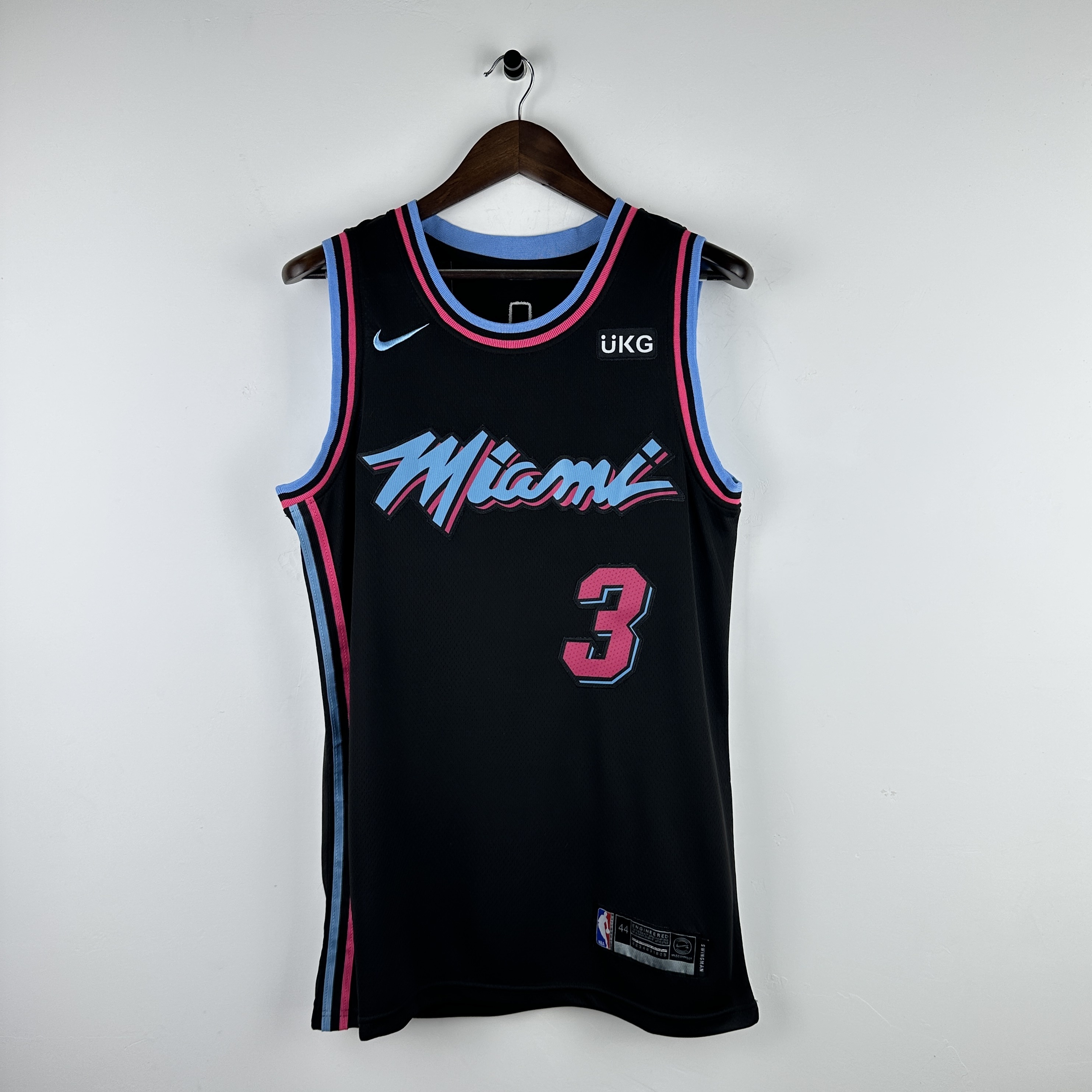 Embroidered Heat Crew Neck Black No. 3 Dwyane Wade