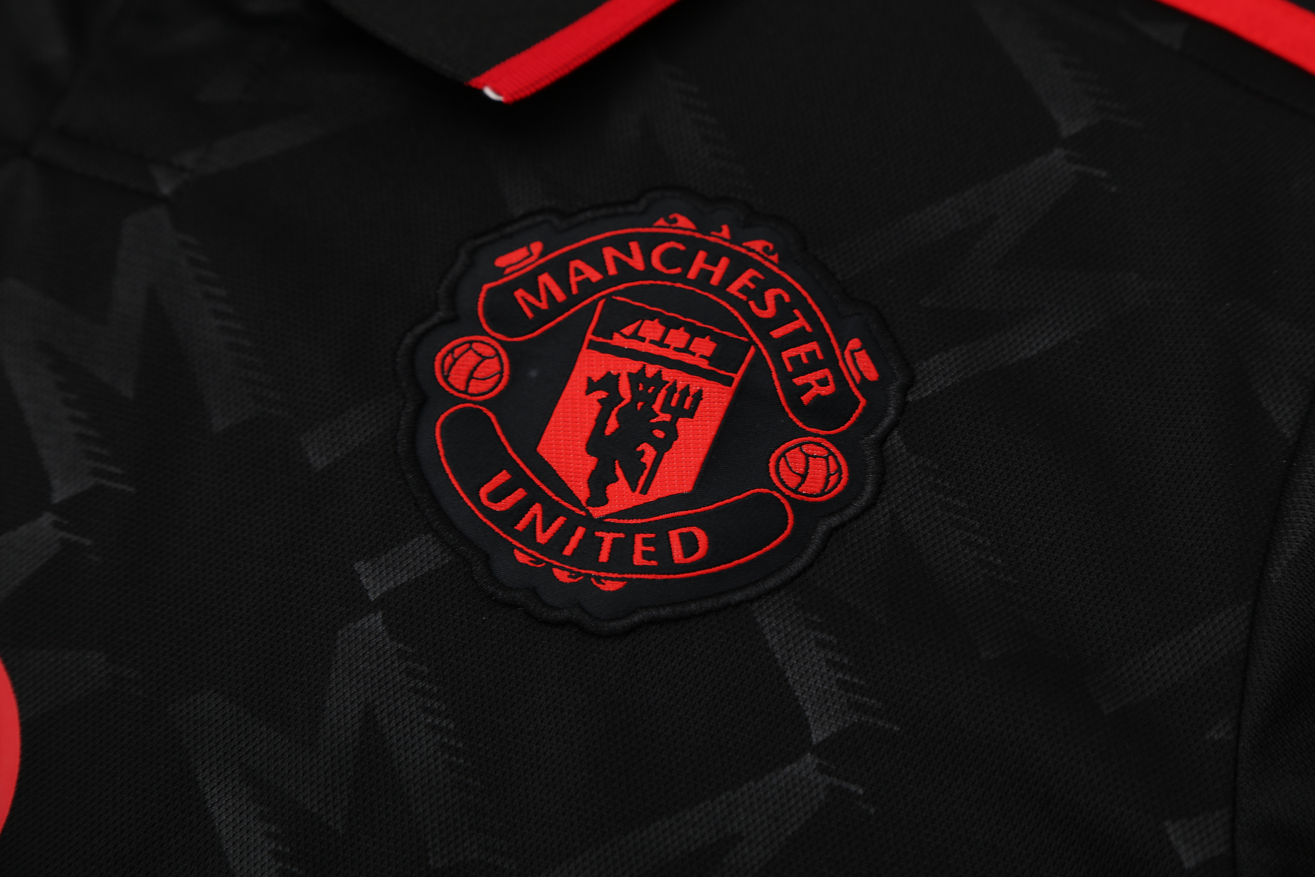 25-26 Manchester United (Polo Shirt) Black Training Shirt - Fan Edition