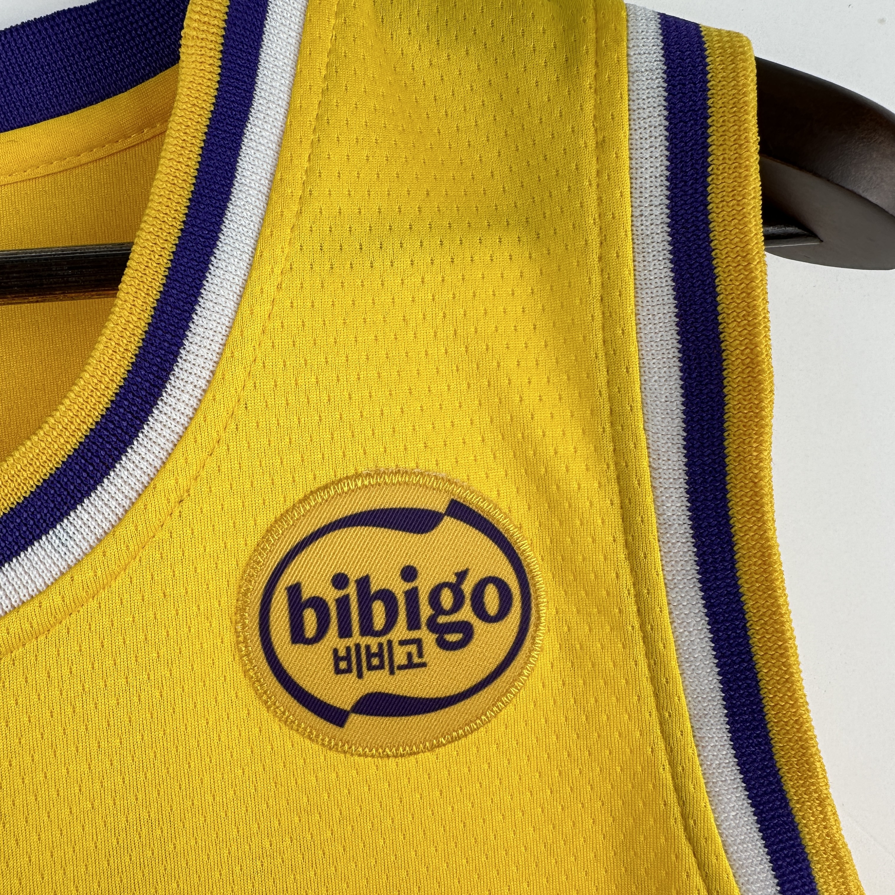 Embroidered Lakers Crew Neck Yellow No. 23 James