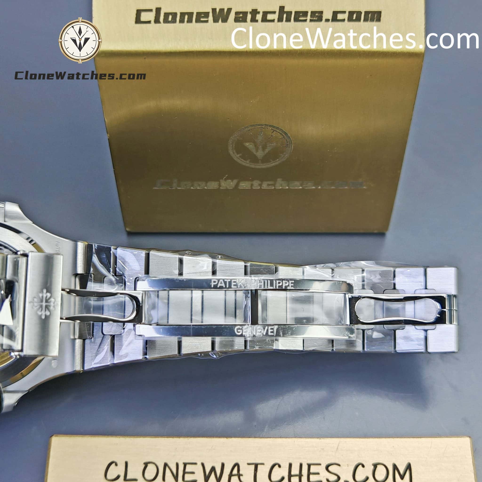 Patek Philippe Super Clone Watches 1:1 Nautilus 5713 Blue Dial Diamond