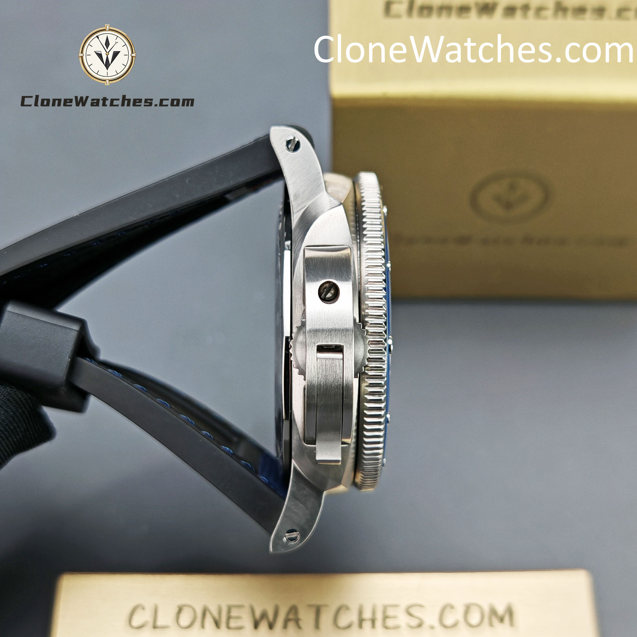 Panerai Super Clone Watches 1:1 Submersible GMT Luna Rossa Titanio PAM01507 42mm